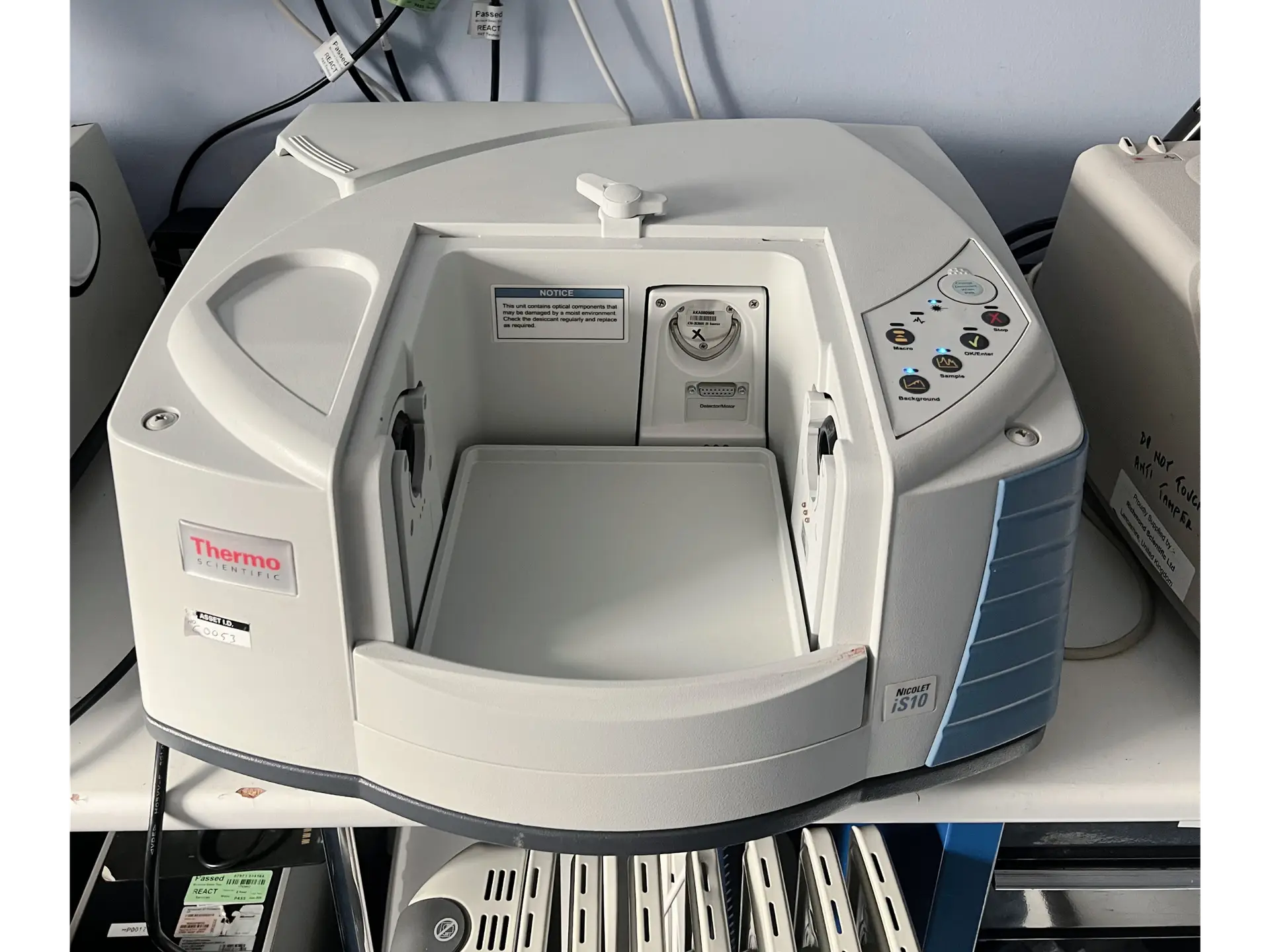 4 Thermo Nicolet IS10 FTIR