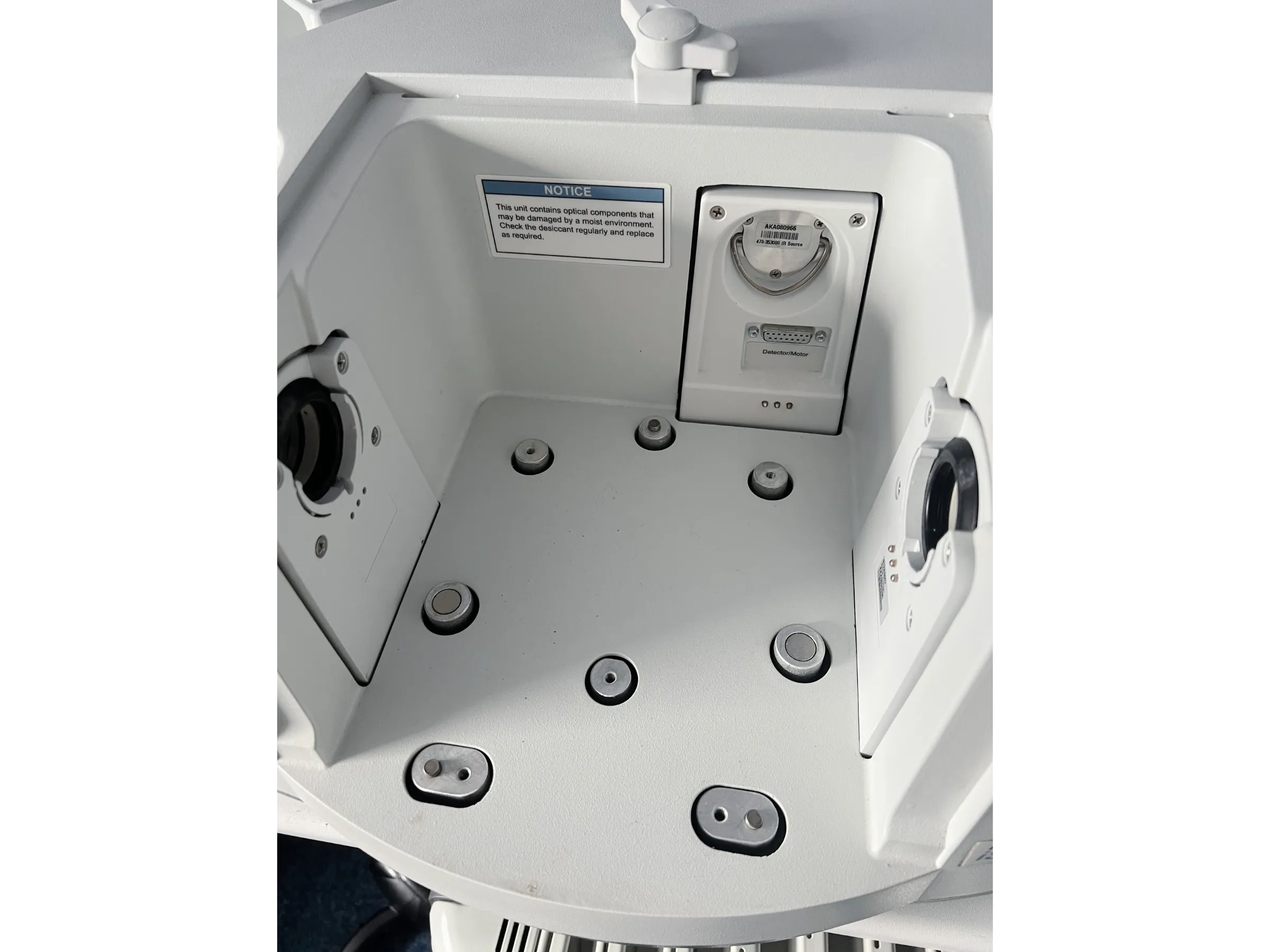 7 Thermo Nicolet IS10 FTIR