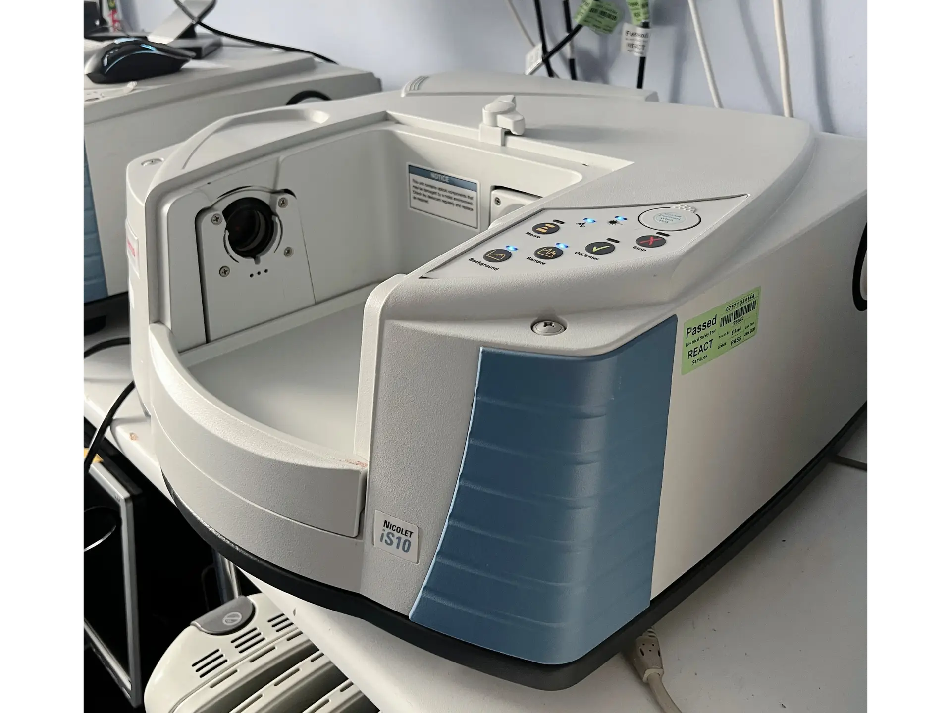 8 Thermo Nicolet IS10 FTIR