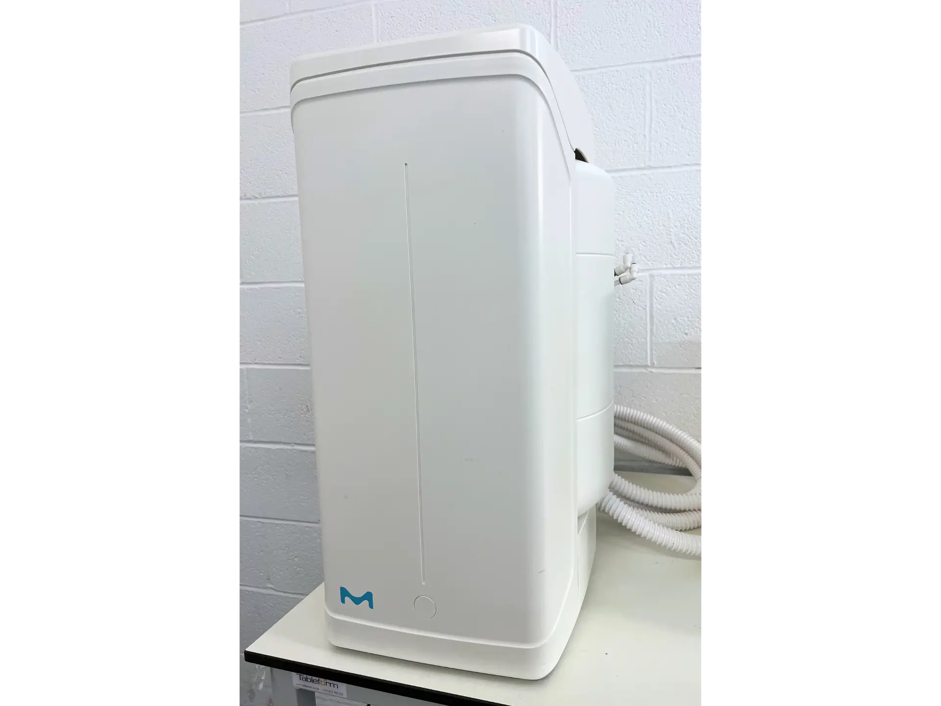 14 Milli-Q IQ 7005 Water Purification System