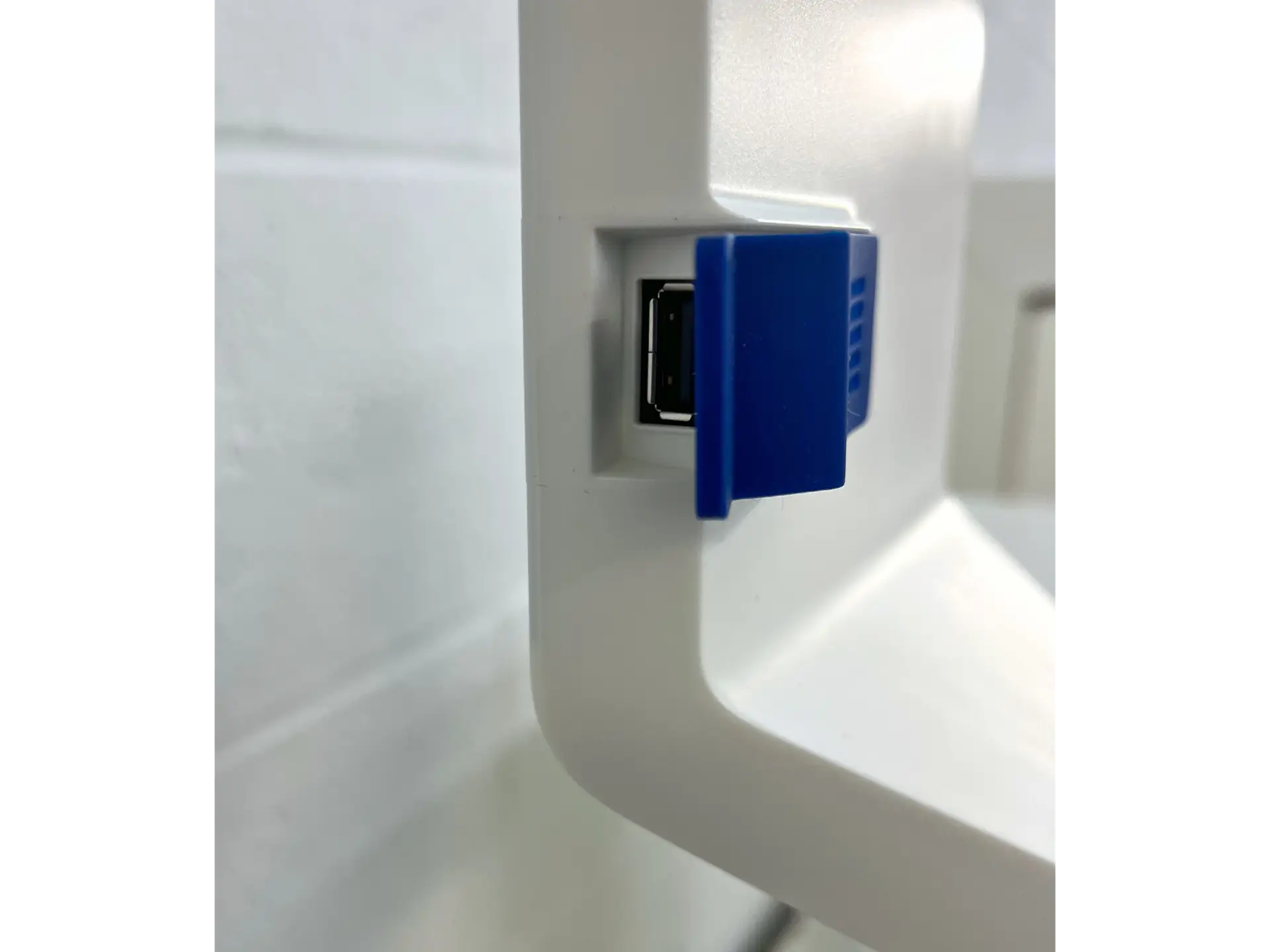 18 Milli-Q IQ 7005 Water Purification System