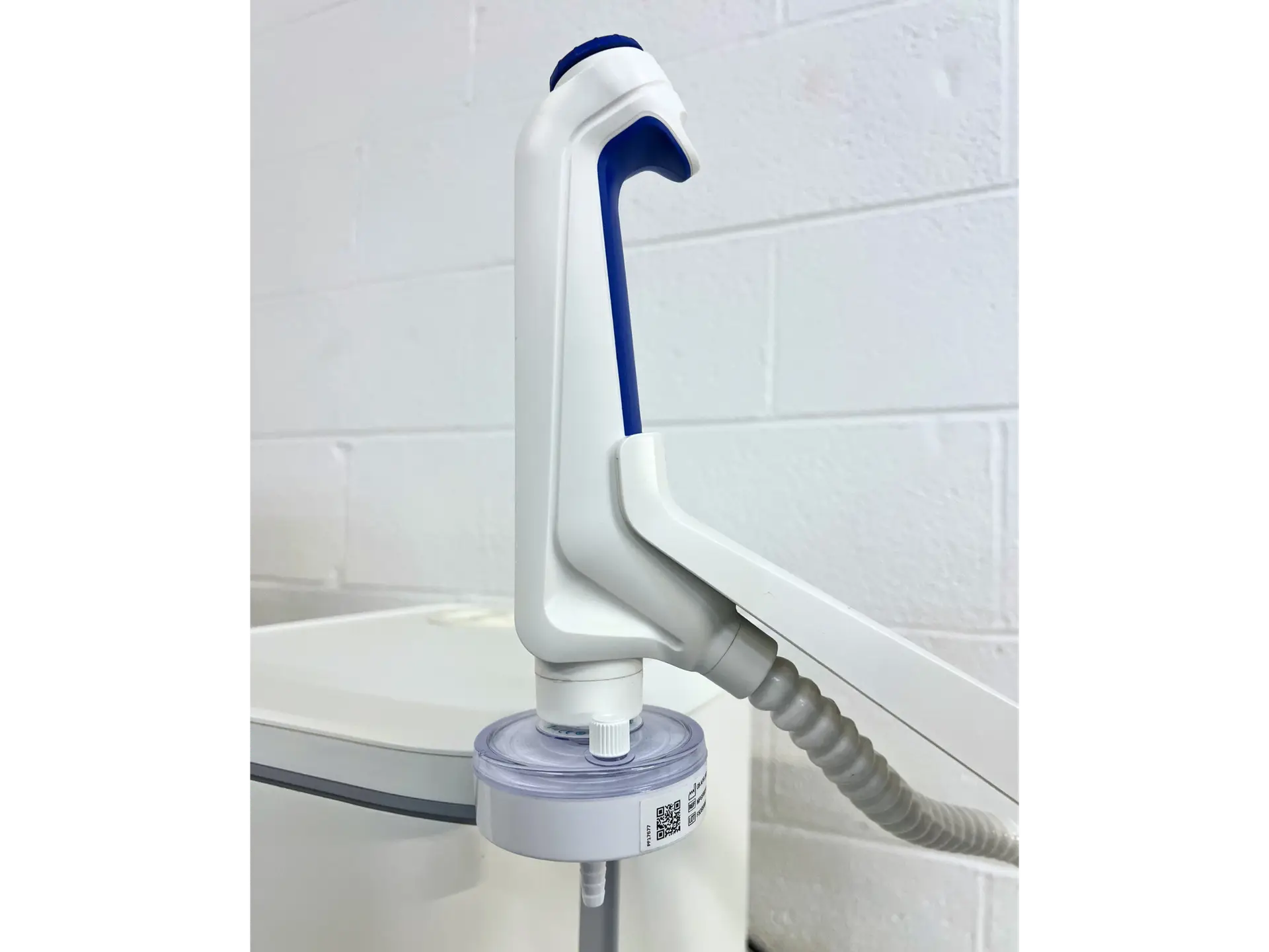 6 Milli-Q IQ 7005 Water Purification System