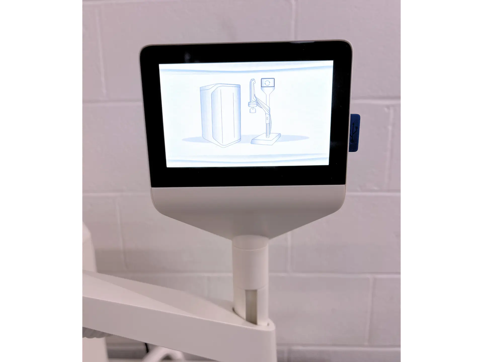 9 Milli-Q IQ 7005 Water Purification System