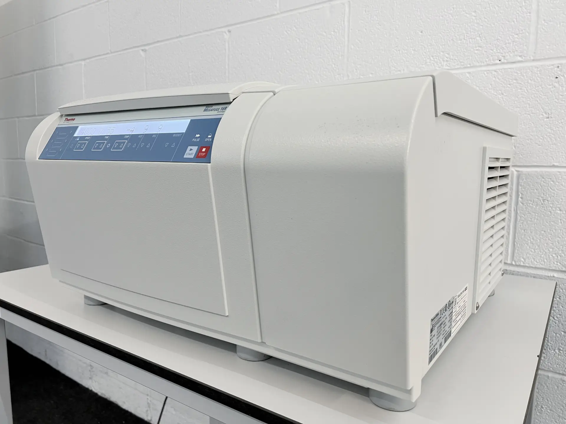 2 Thermo Scientific Heraeus Megafuge 16R