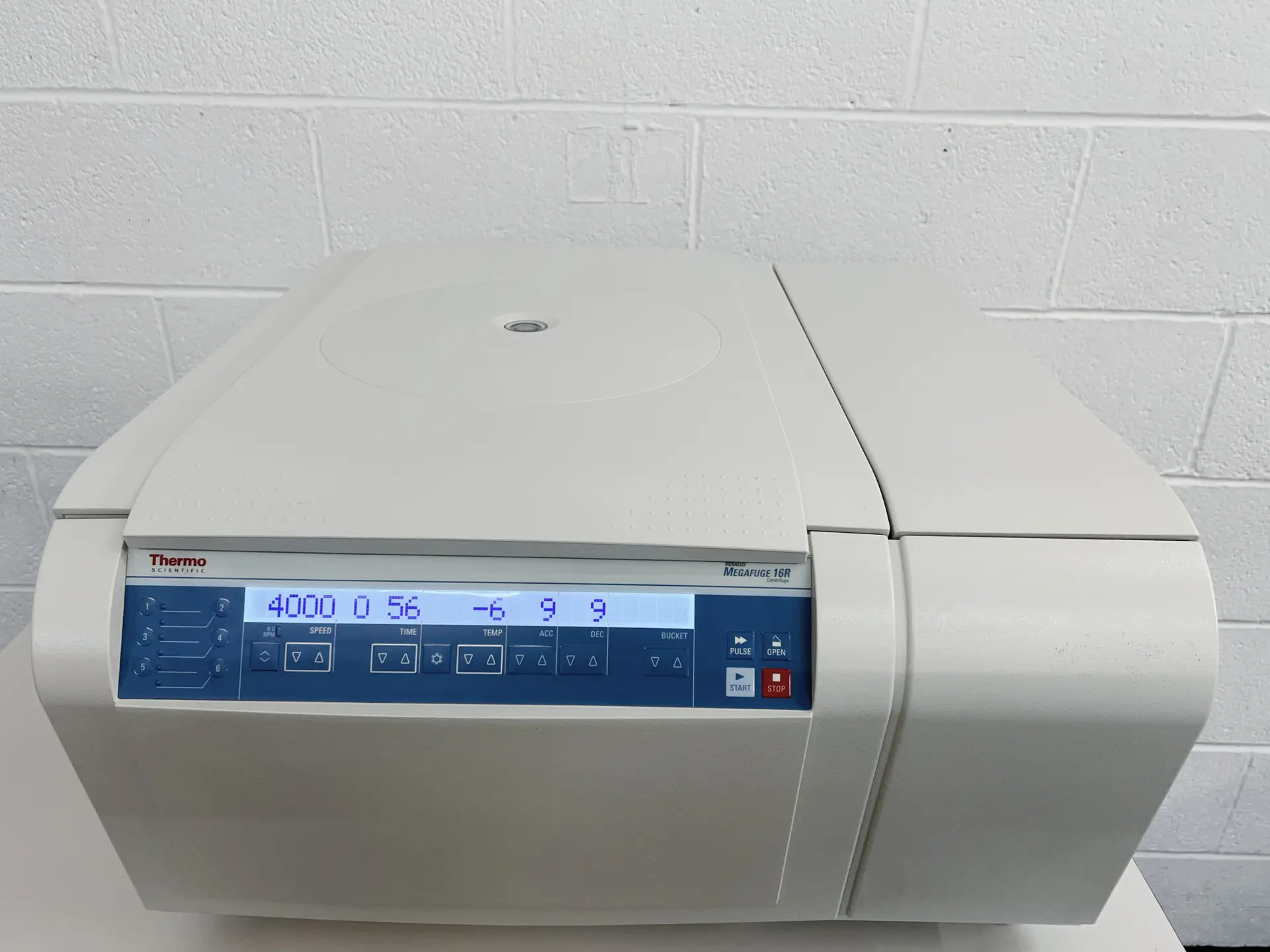 3 Thermo Scientific Heraeus Megafuge 16R
