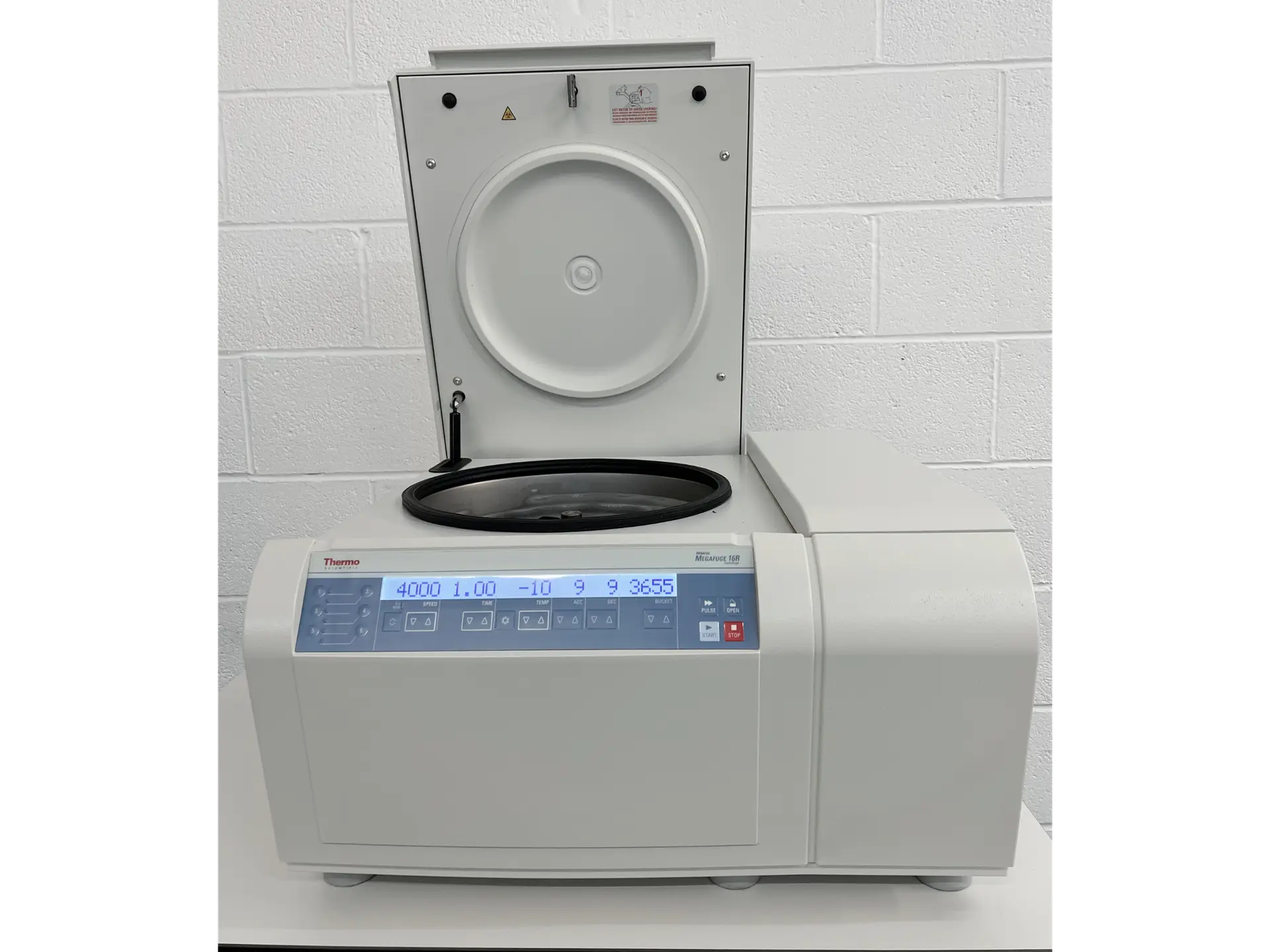 4 Thermo Scientific Heraeus Megafuge 16R