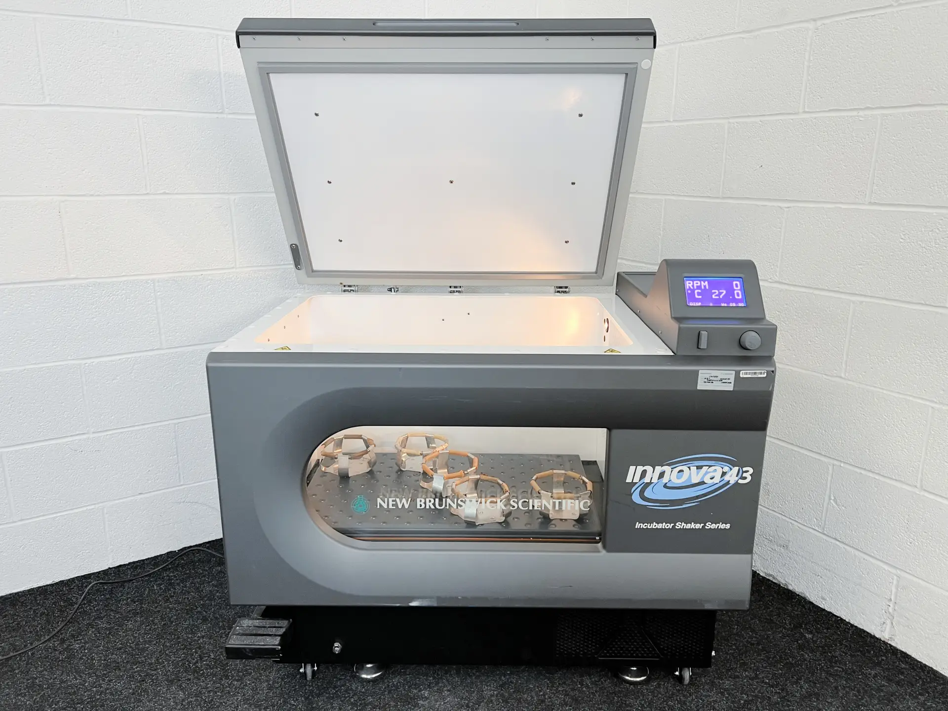 New Brunswick Innova 43 Incubator Shaker