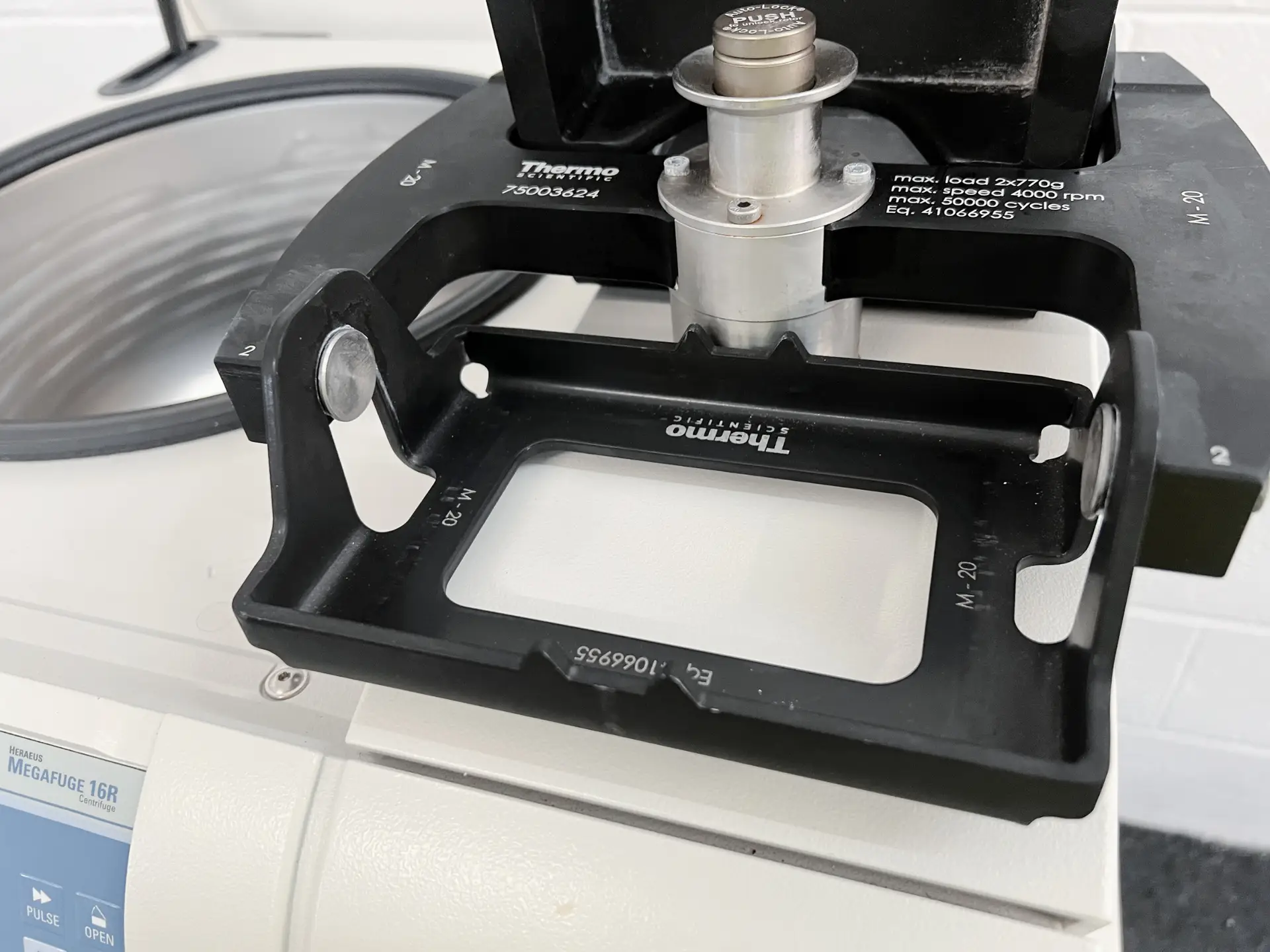 9 Thermo Scientific Heraeus Megafuge 16R