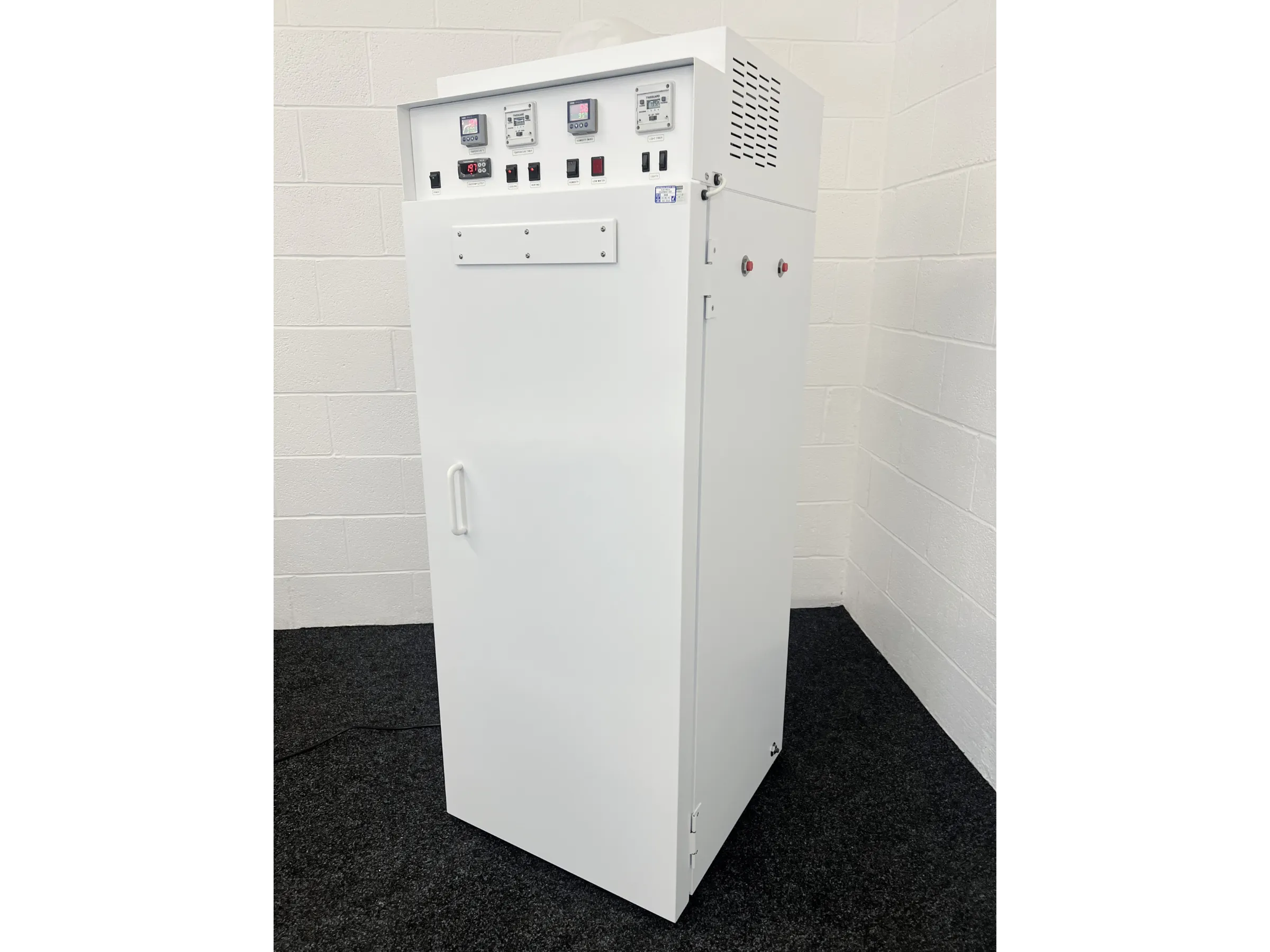 2 Leec SL3/RH Environmental Chamber
