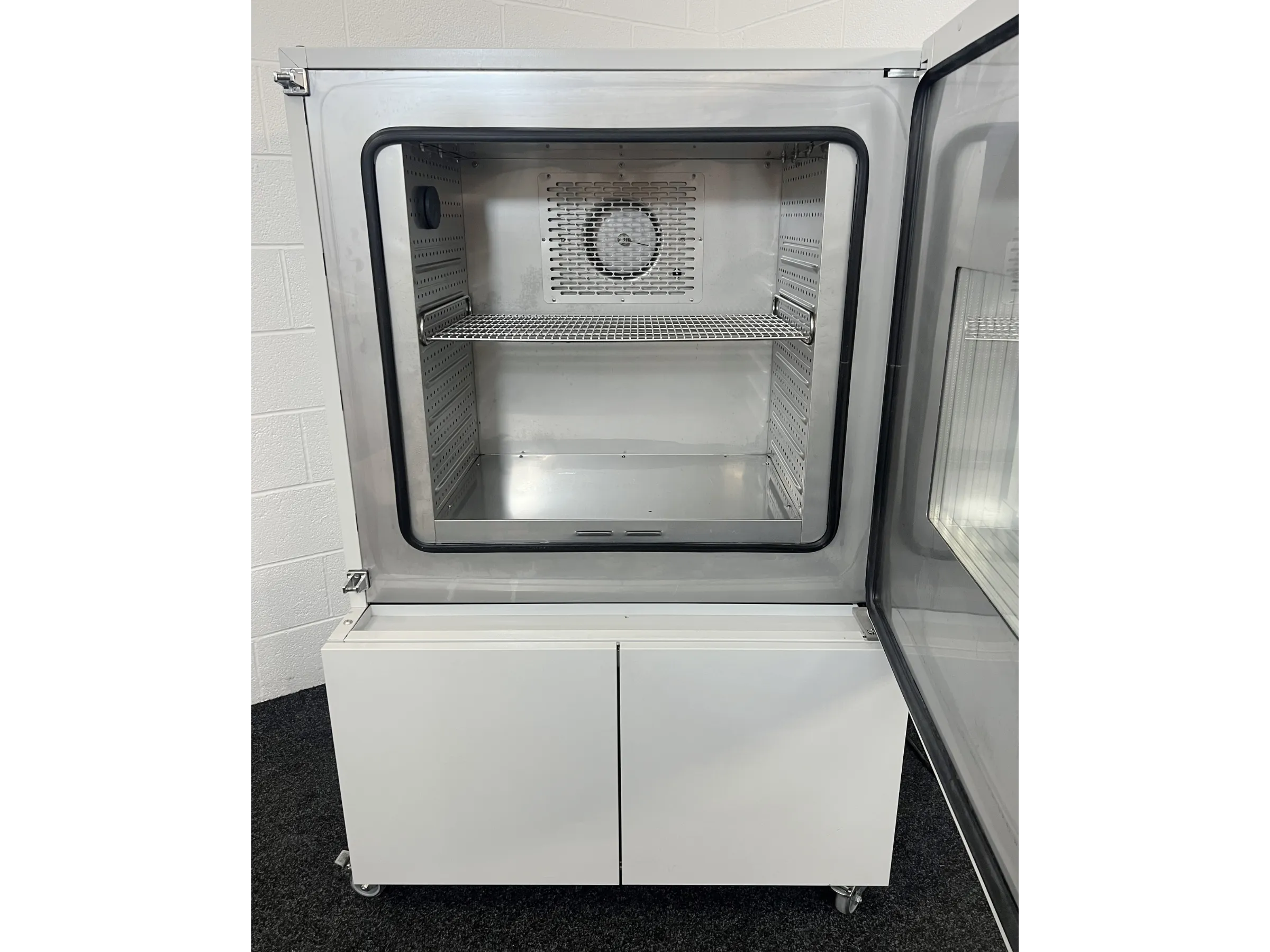 6 Binder MKF 240 Dynamic Climate Chamber