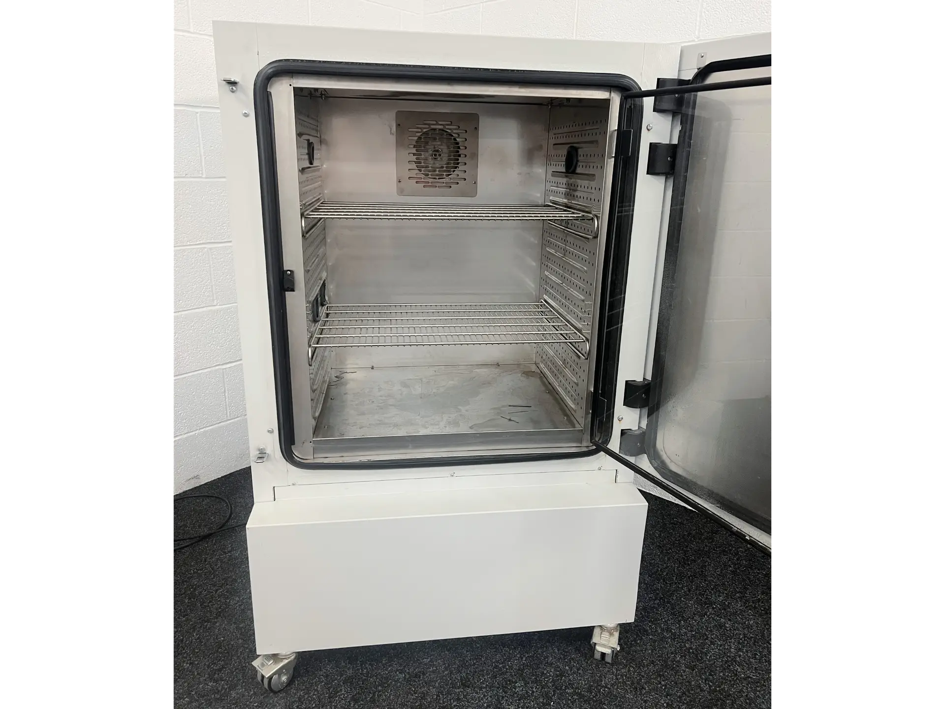4 Binder KMF-240 Climate Chamber