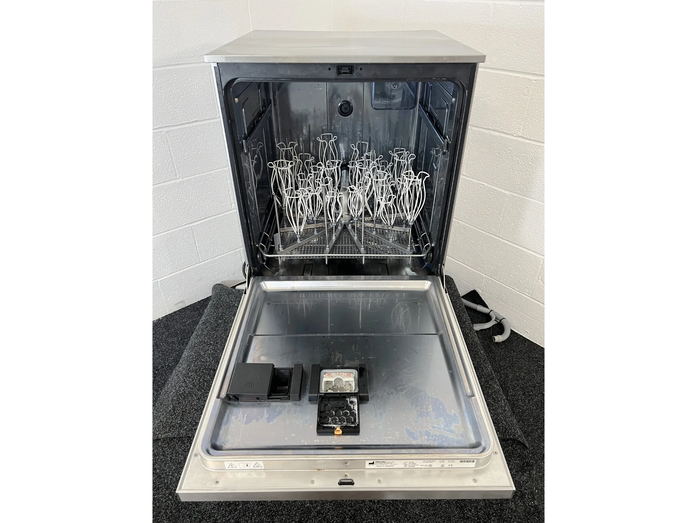 4 Miele PG8583 GG05 Lab Washer