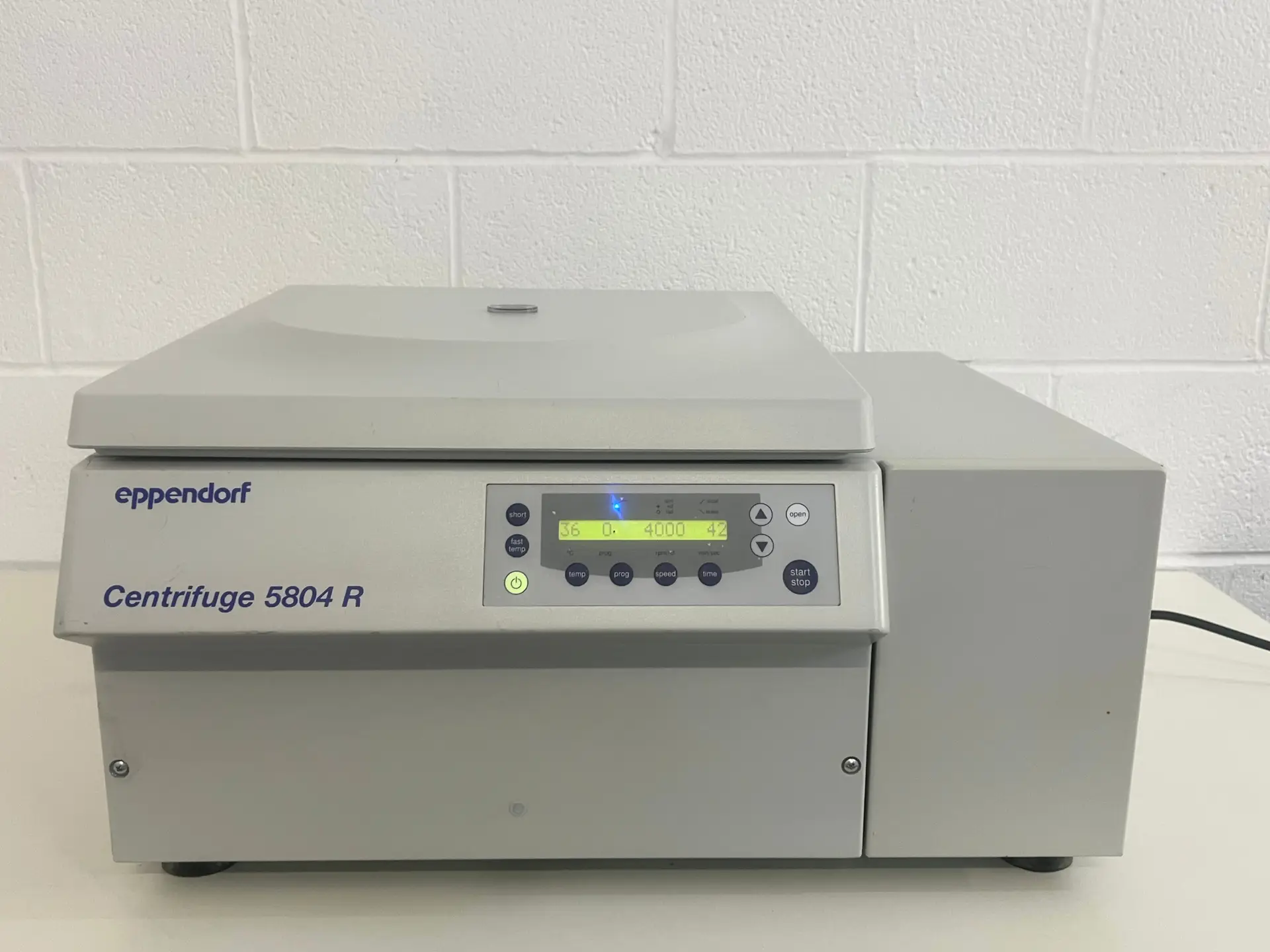 Eppendorf 5804R Refrigerated Centrifuge & Rotor Eppendorf 5804R Refrigerated Centrifuge & Rotor