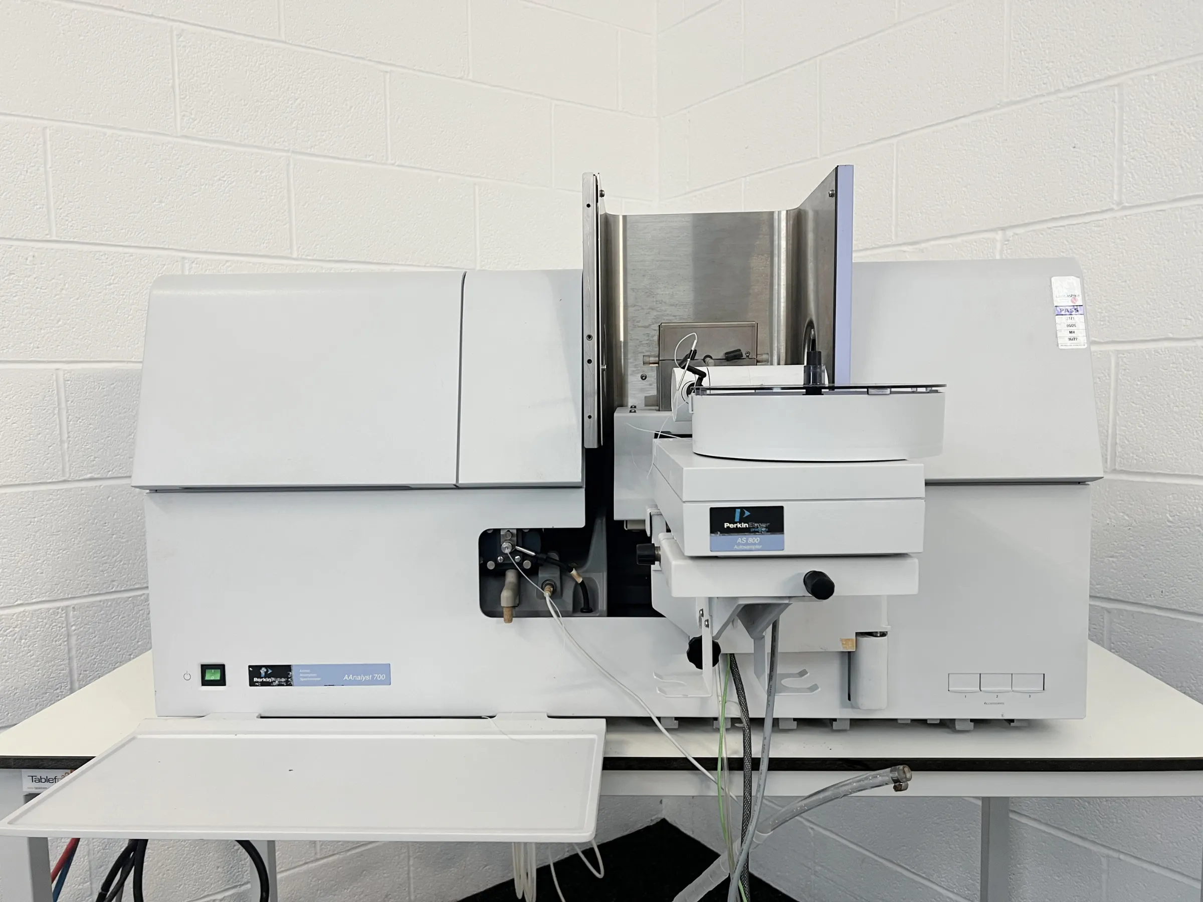 1 Perkin Elmer AAnalyst 700 Spectrometer