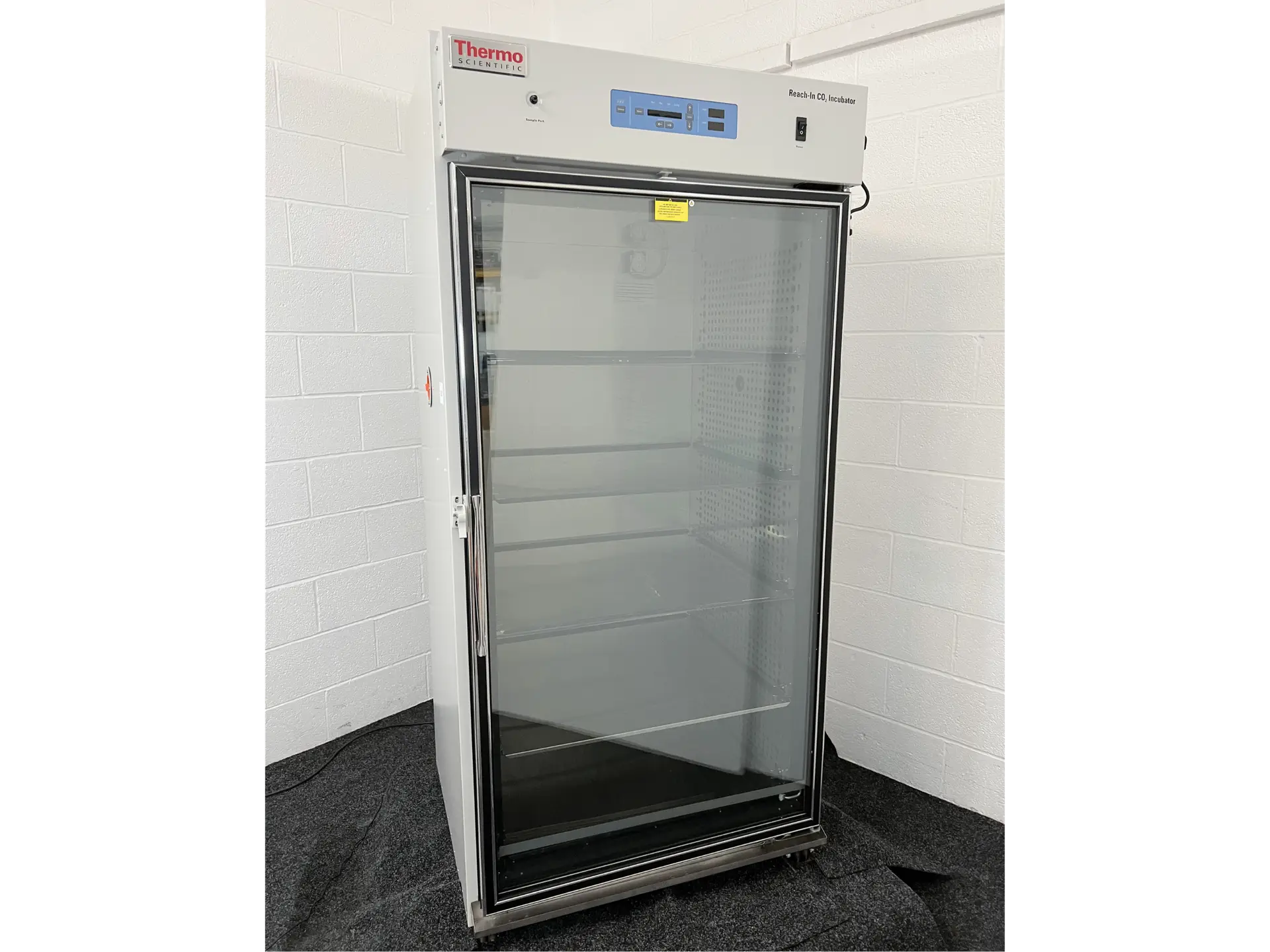 1 Thermo Scientific Reach-In CO2 Incubator