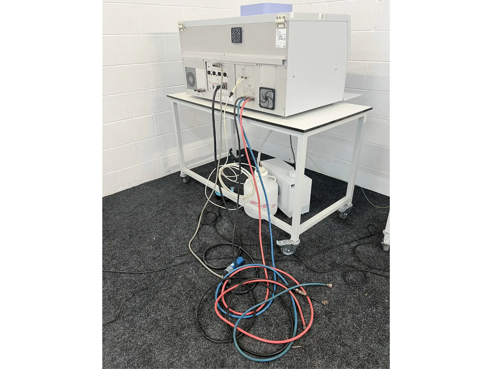 16 Perkin Elmer AAnalyst 700 Spectrometer