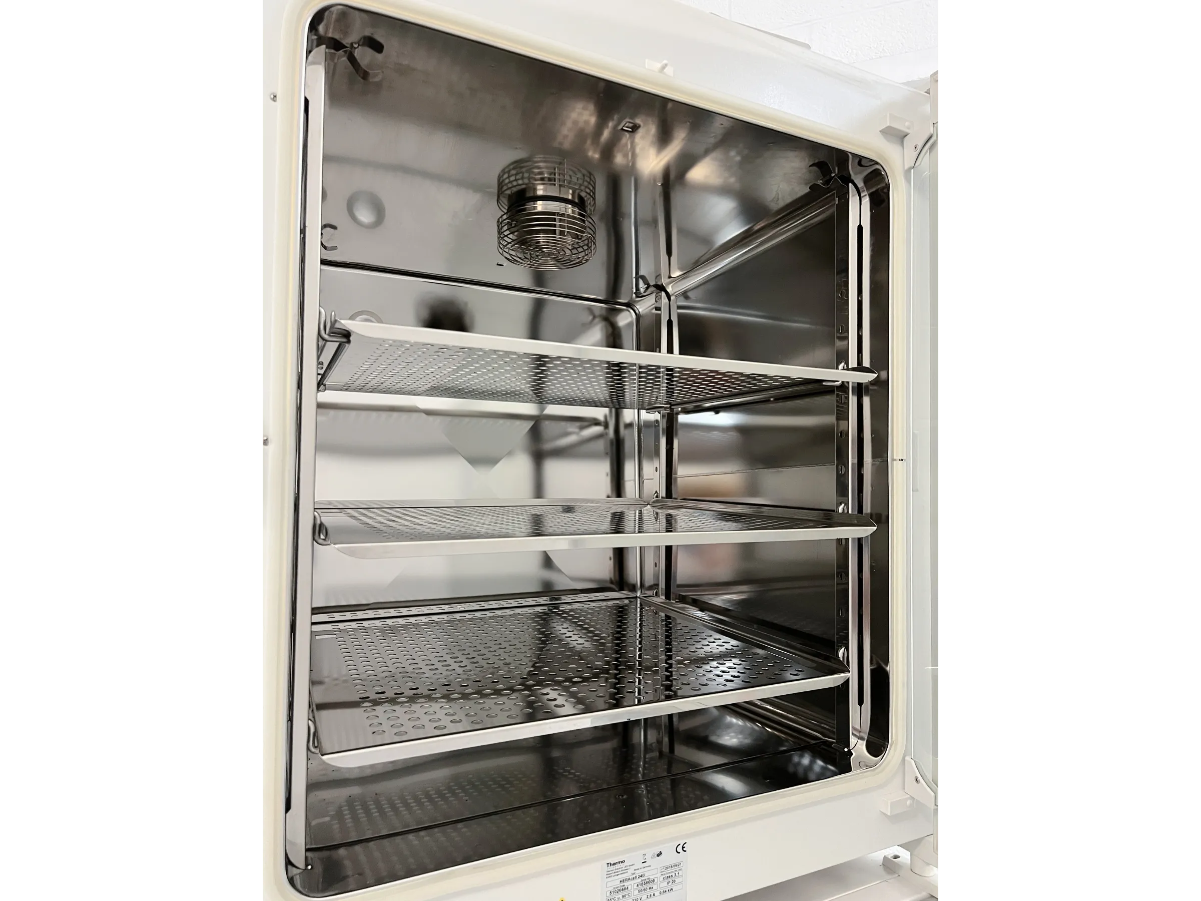 2 Thermo Scientific HERAcell 240i CO2 Incubator