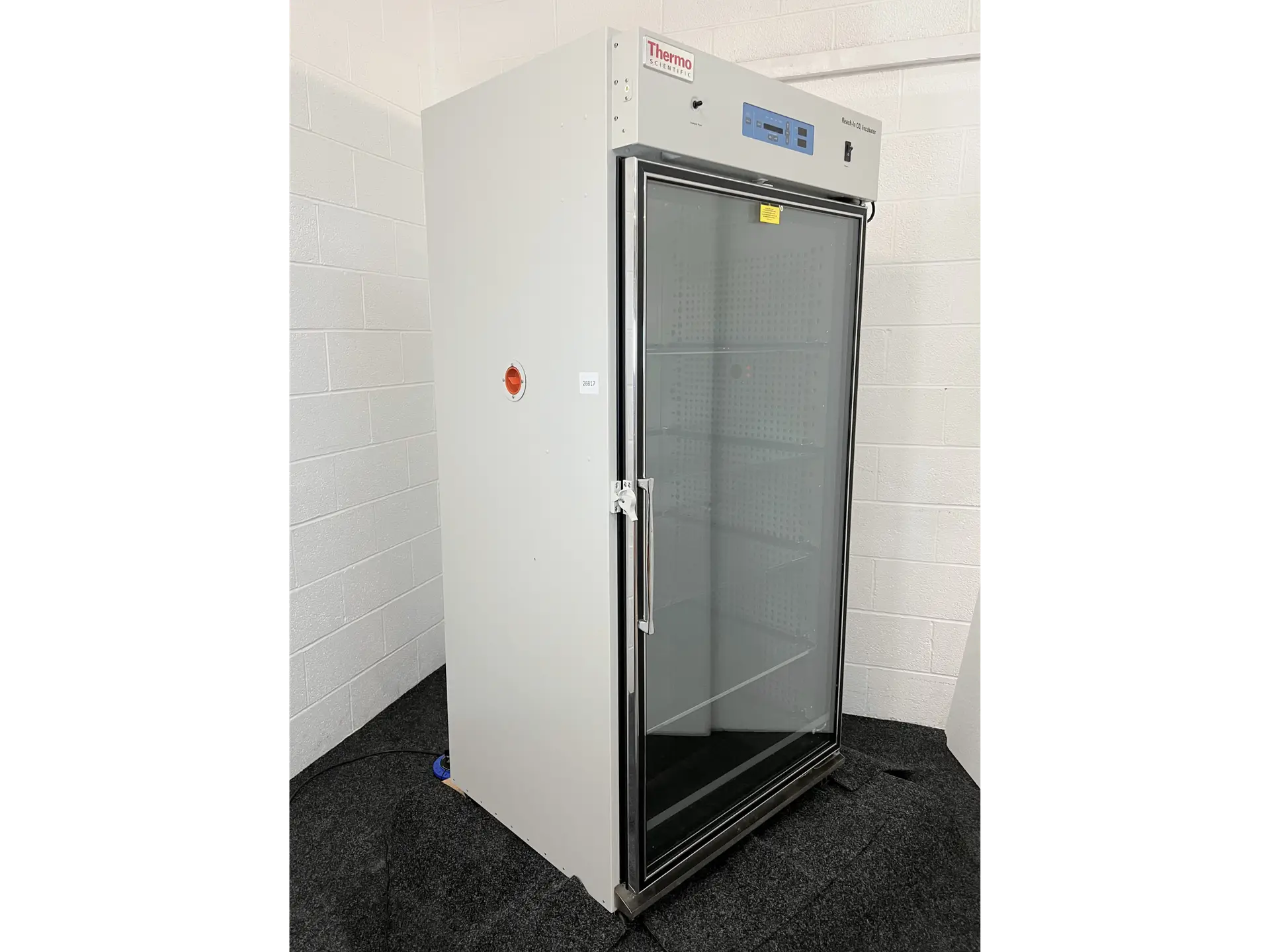 2 Thermo Scientific Reach-In CO2 Incubator