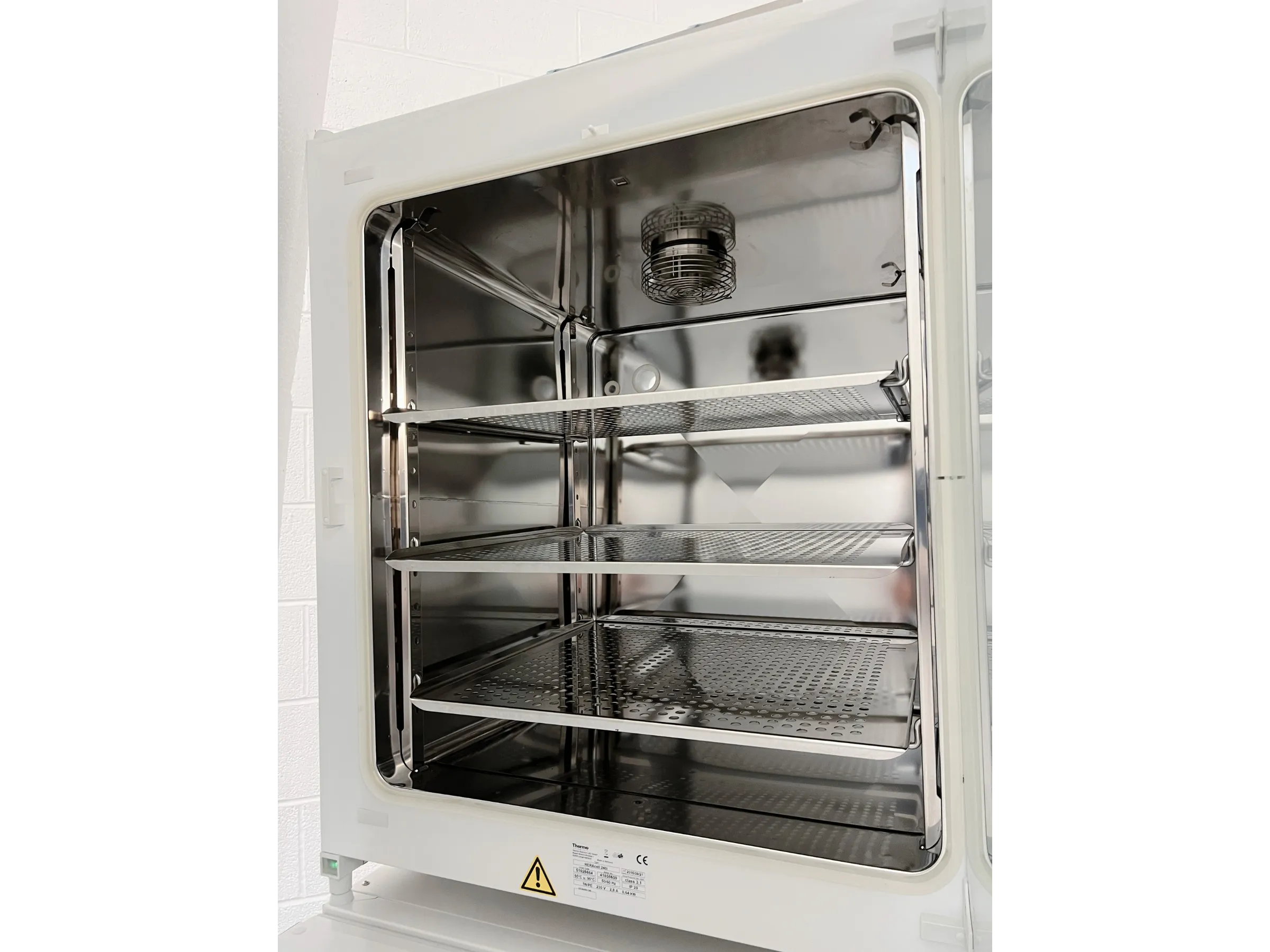 3 Thermo Scientific HERAcell 240i CO2 Incubator