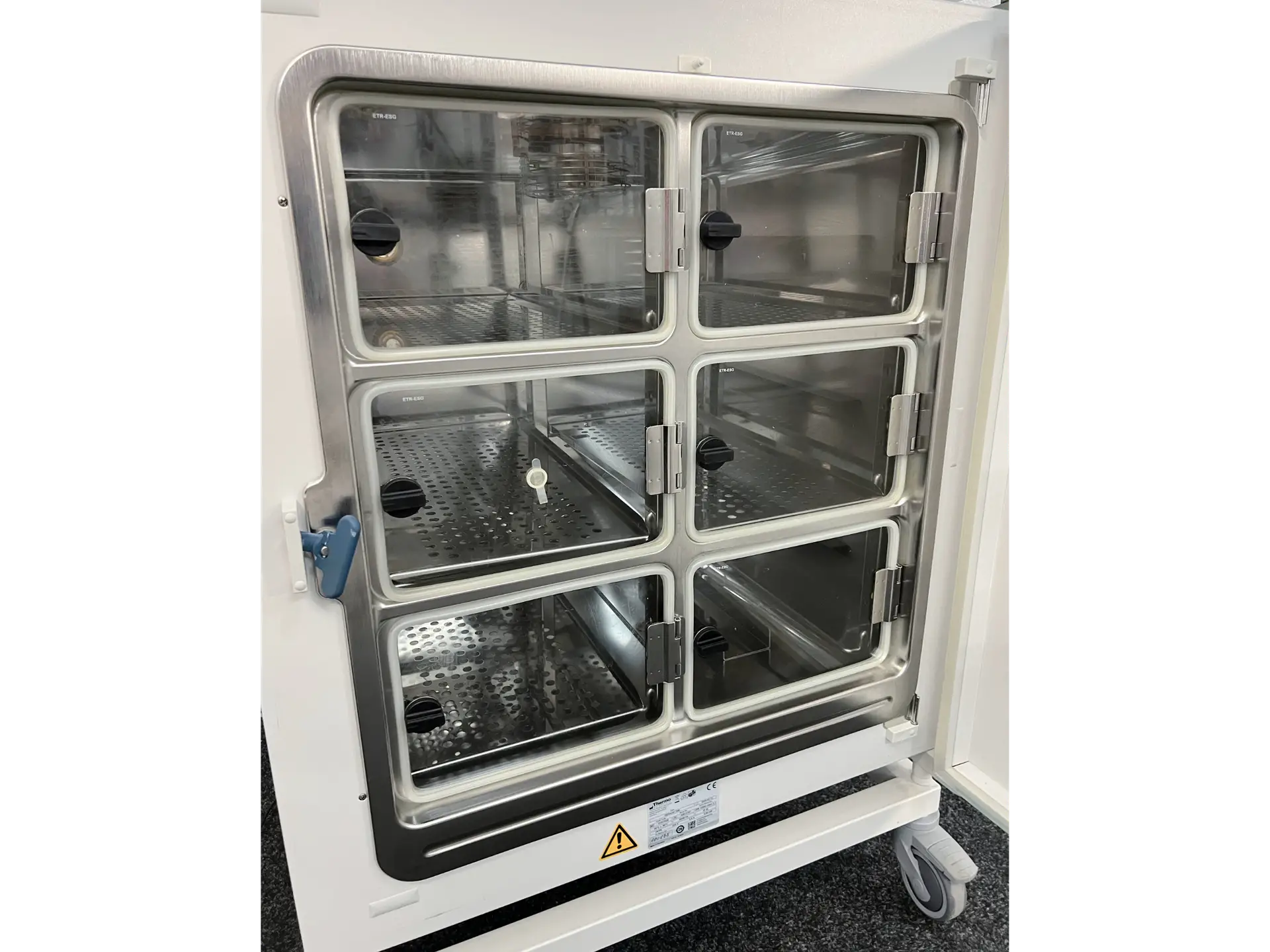 3 https://www.richmondscientific.com/product/thermo-scientific-heracell-240i-co2-incubator