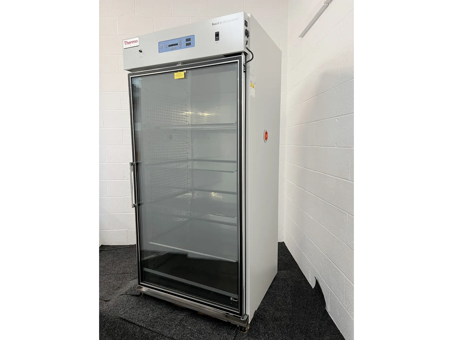 3 Thermo Scientific Reach-In CO2 Incubator