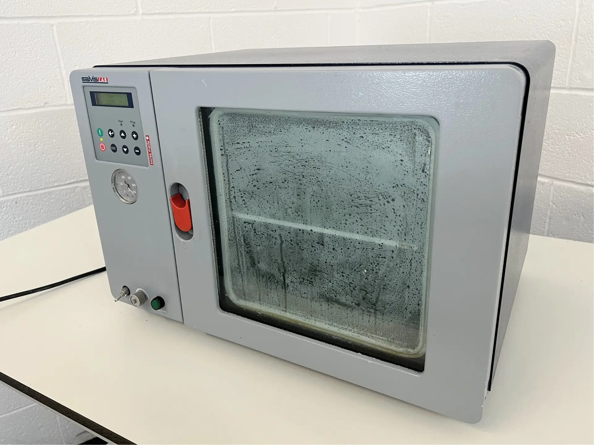 3 SalvisLab VC-20 Vacuum Oven