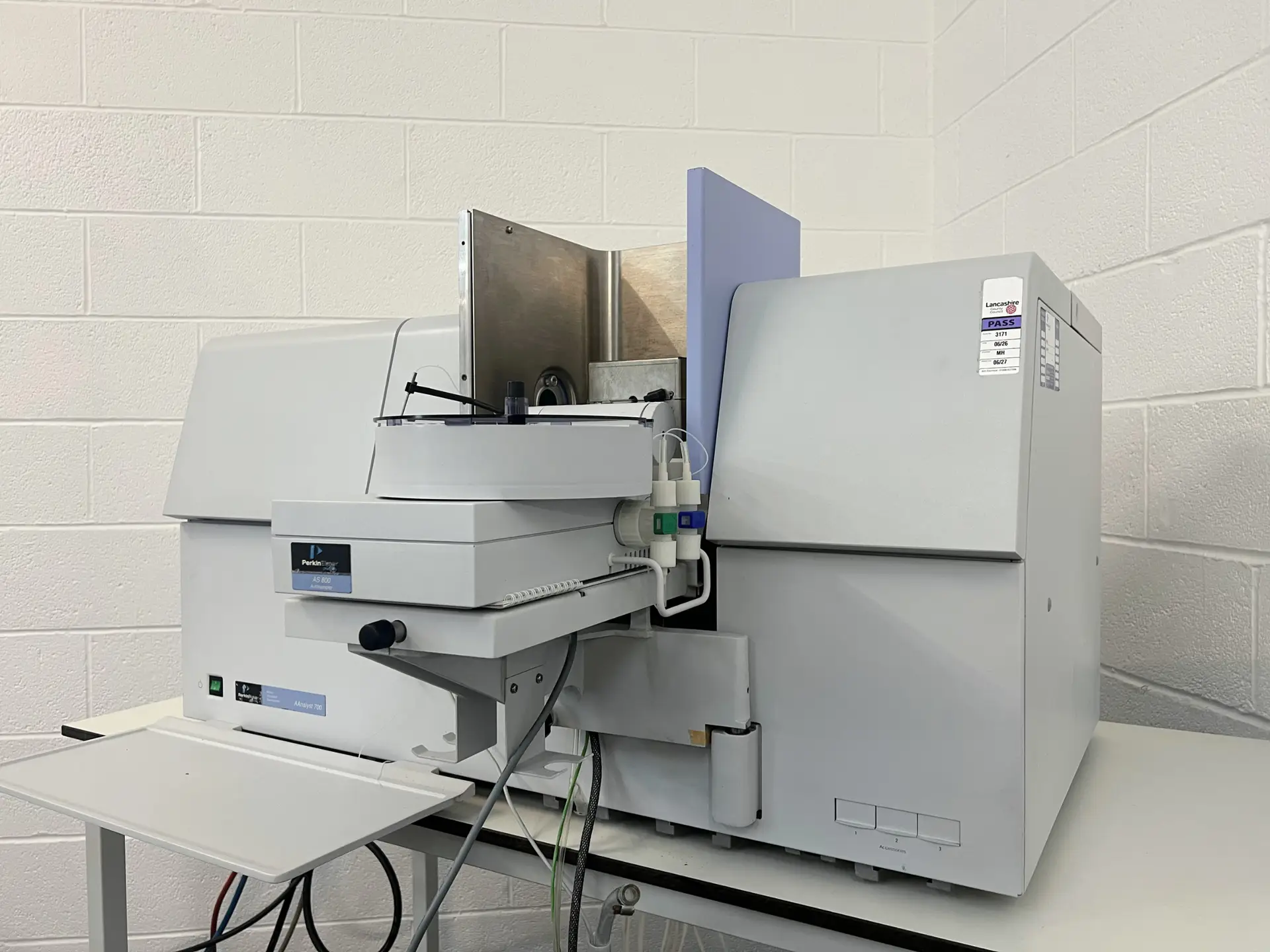4 Perkin Elmer AAnalyst 700 Spectrometer