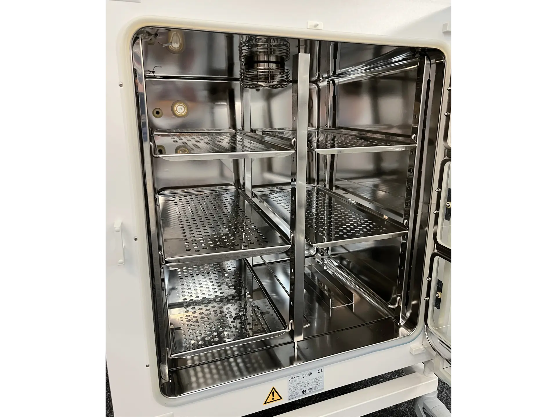 4 https://www.richmondscientific.com/product/thermo-scientific-heracell-240i-co2-incubator