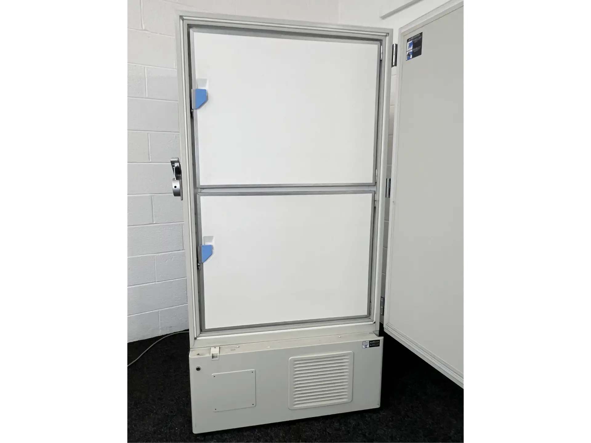 4 Sanyo MDF-U73V ULT Freezer