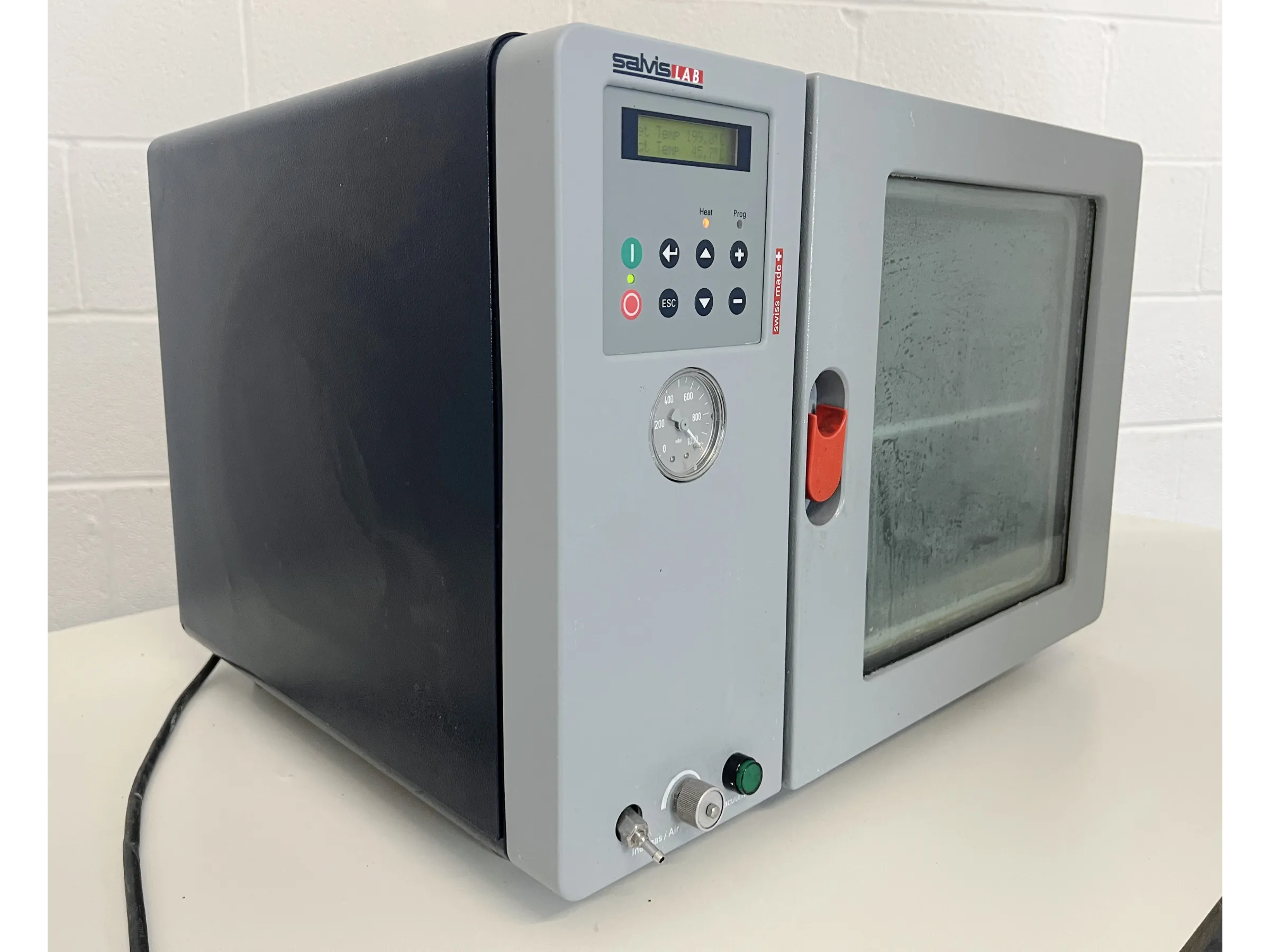 4 SalvisLab VC-20 Vacuum Oven