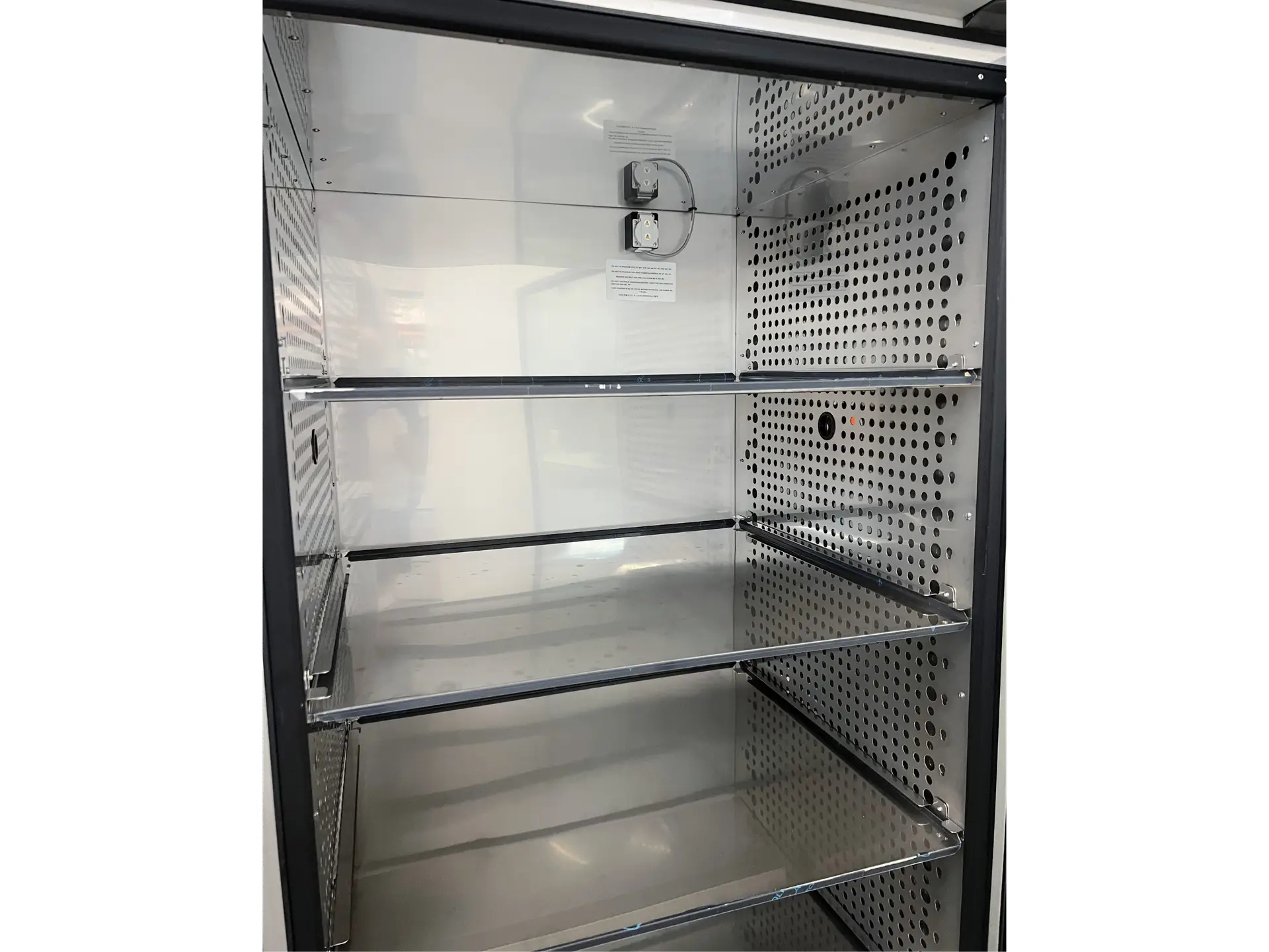 5 Thermo Scientific Reach-In CO2 Incubator