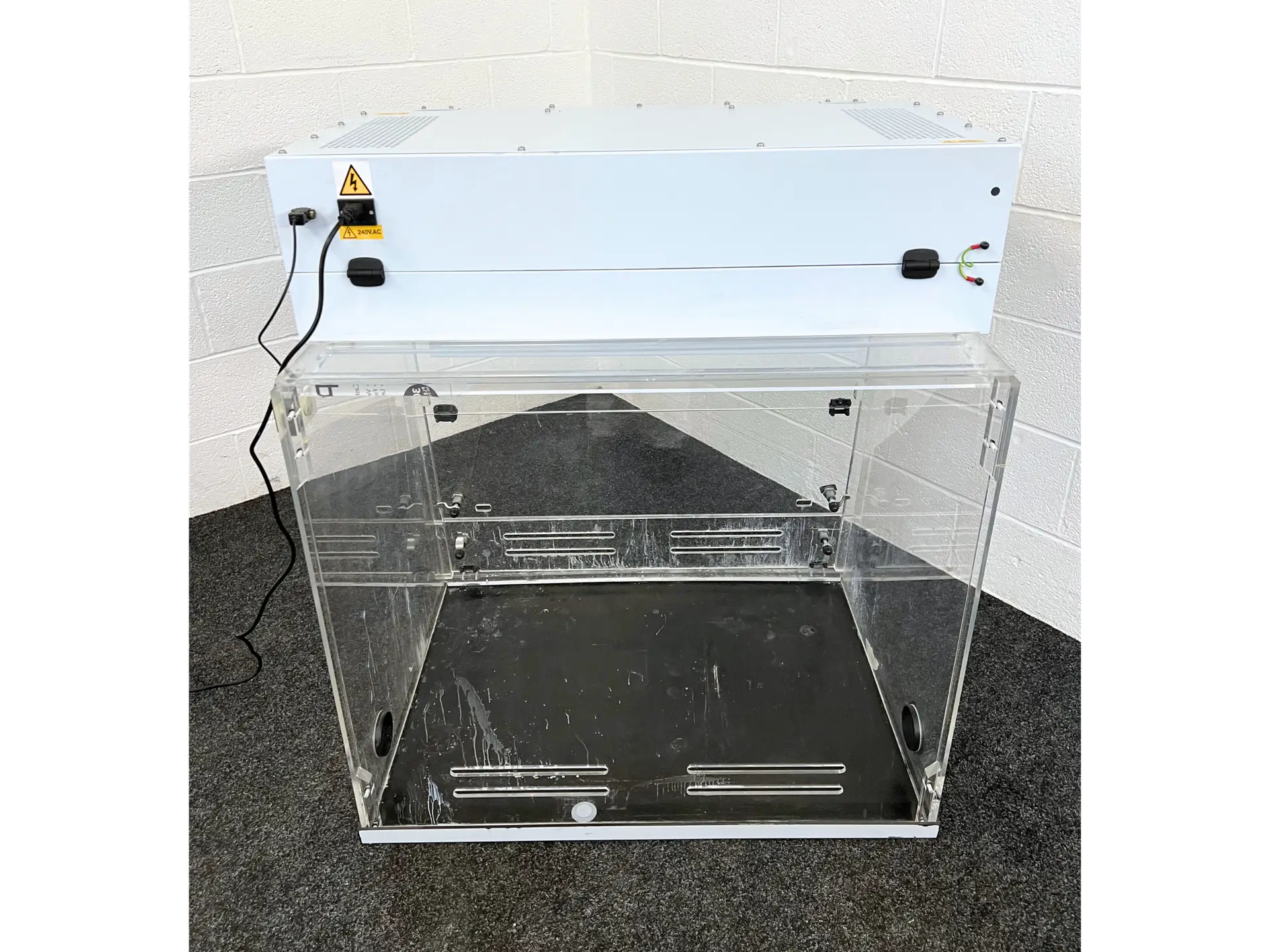 7 Bigneat Chemcap Clearview Ductless Fume Cabinet