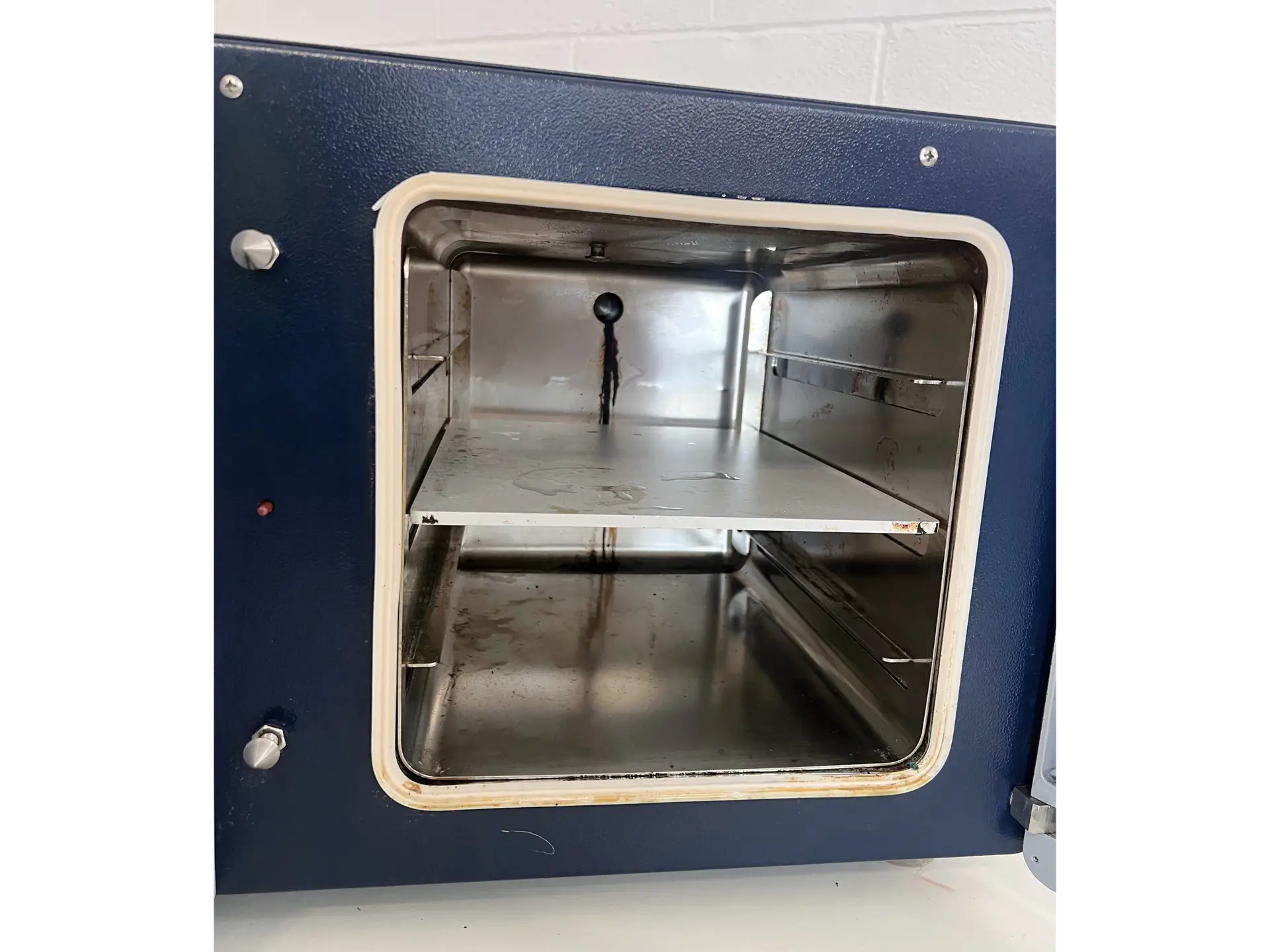 7 SalvisLab VC-20 Vacuum Oven