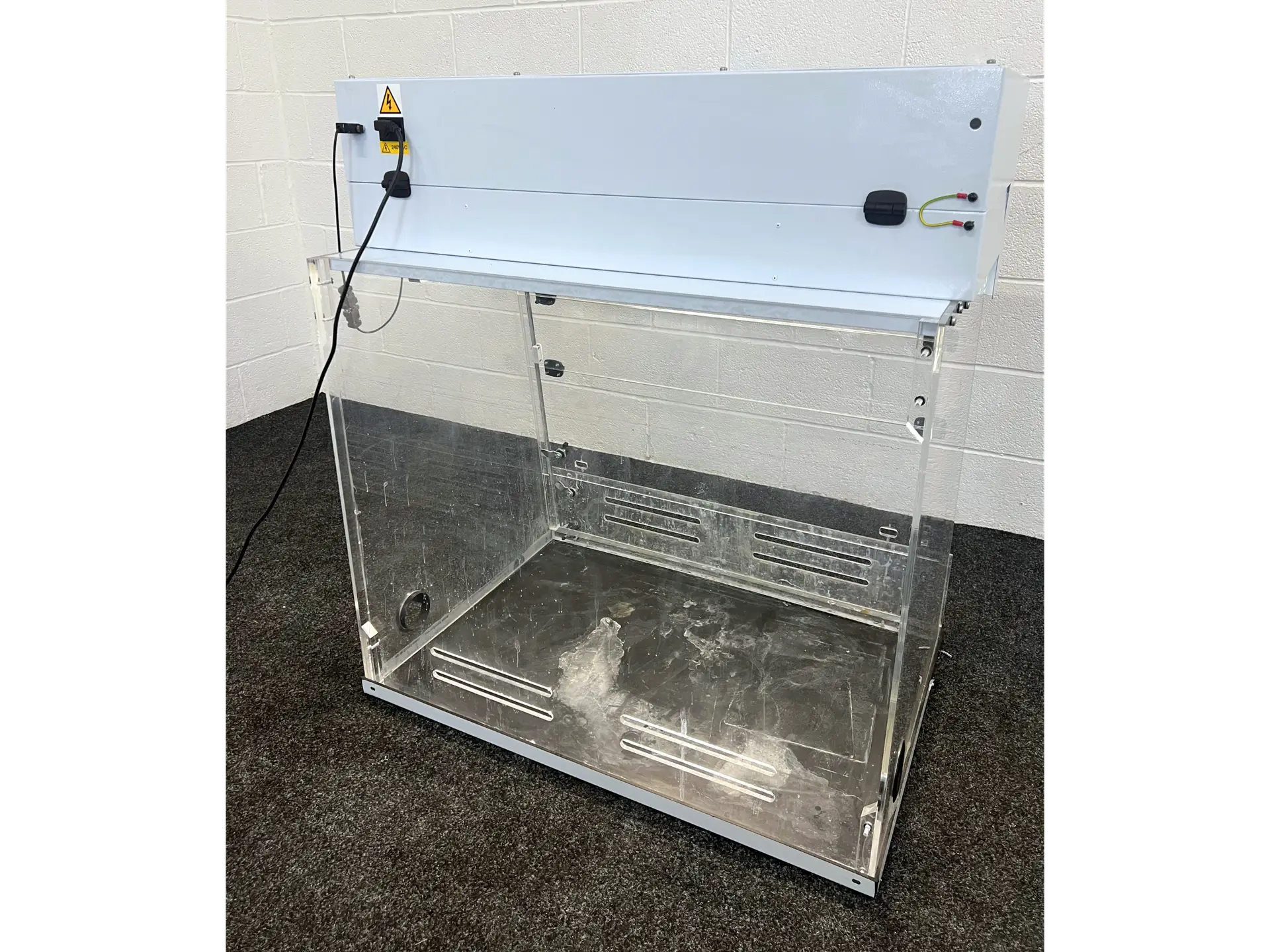 8 Bigneat Chemcap Clearview Ductless Fume Cabinet