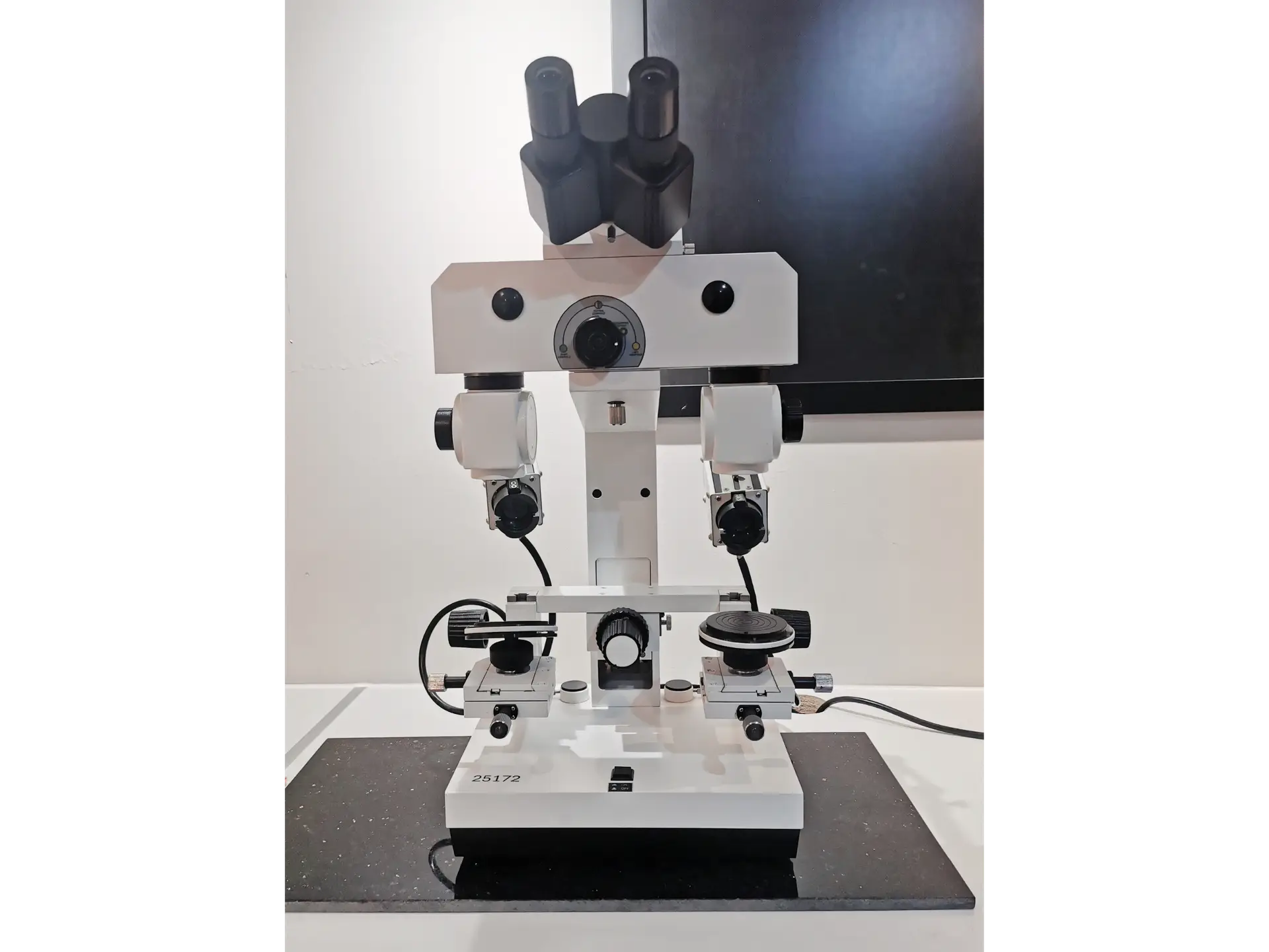 1 Forensic Bullet Comparison Microscope