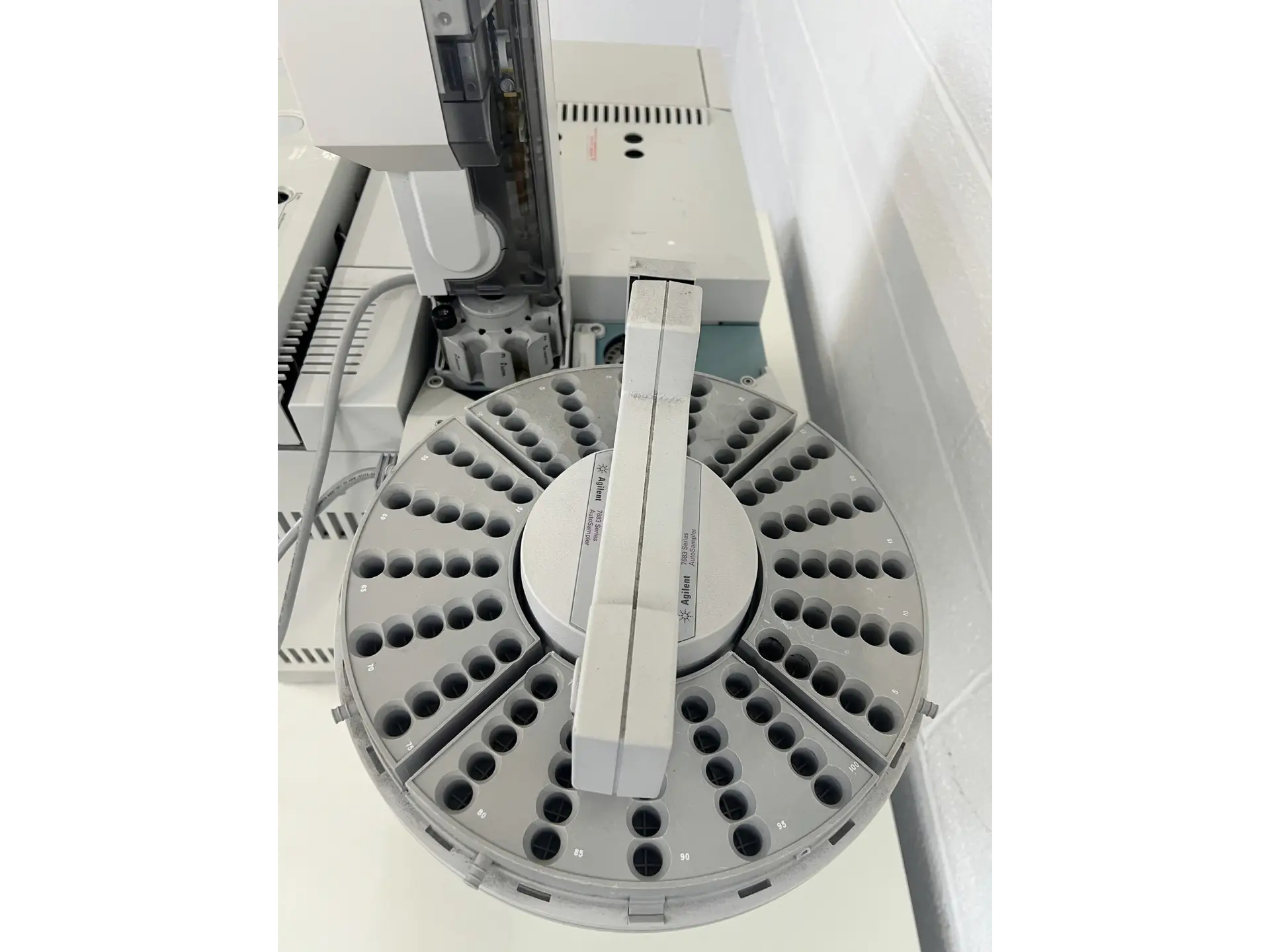 11 Agilent 6890 Series GC w/ Autosampler & Injector