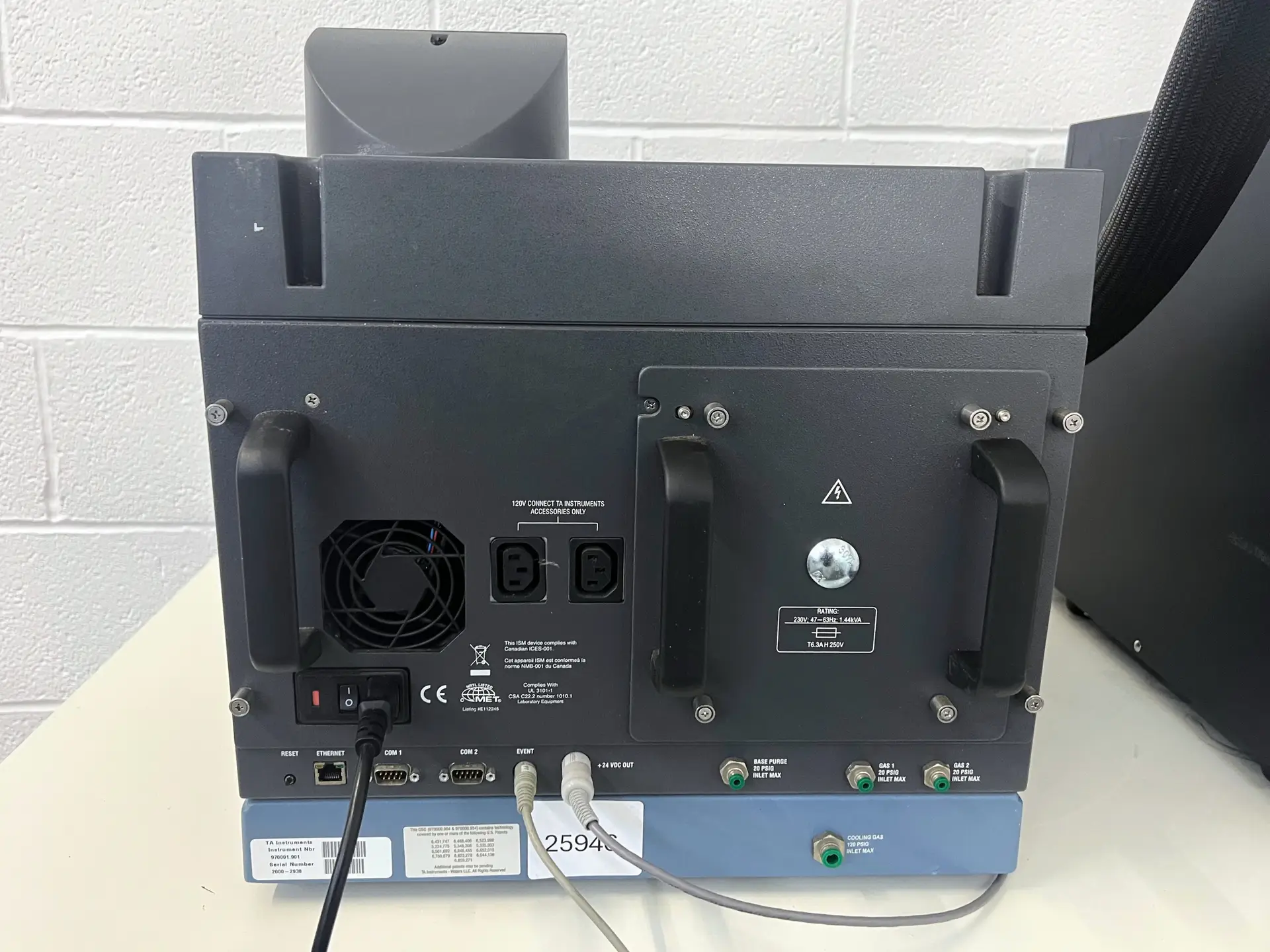 12 DSC Q2000 Differential Scanning Calorimeter