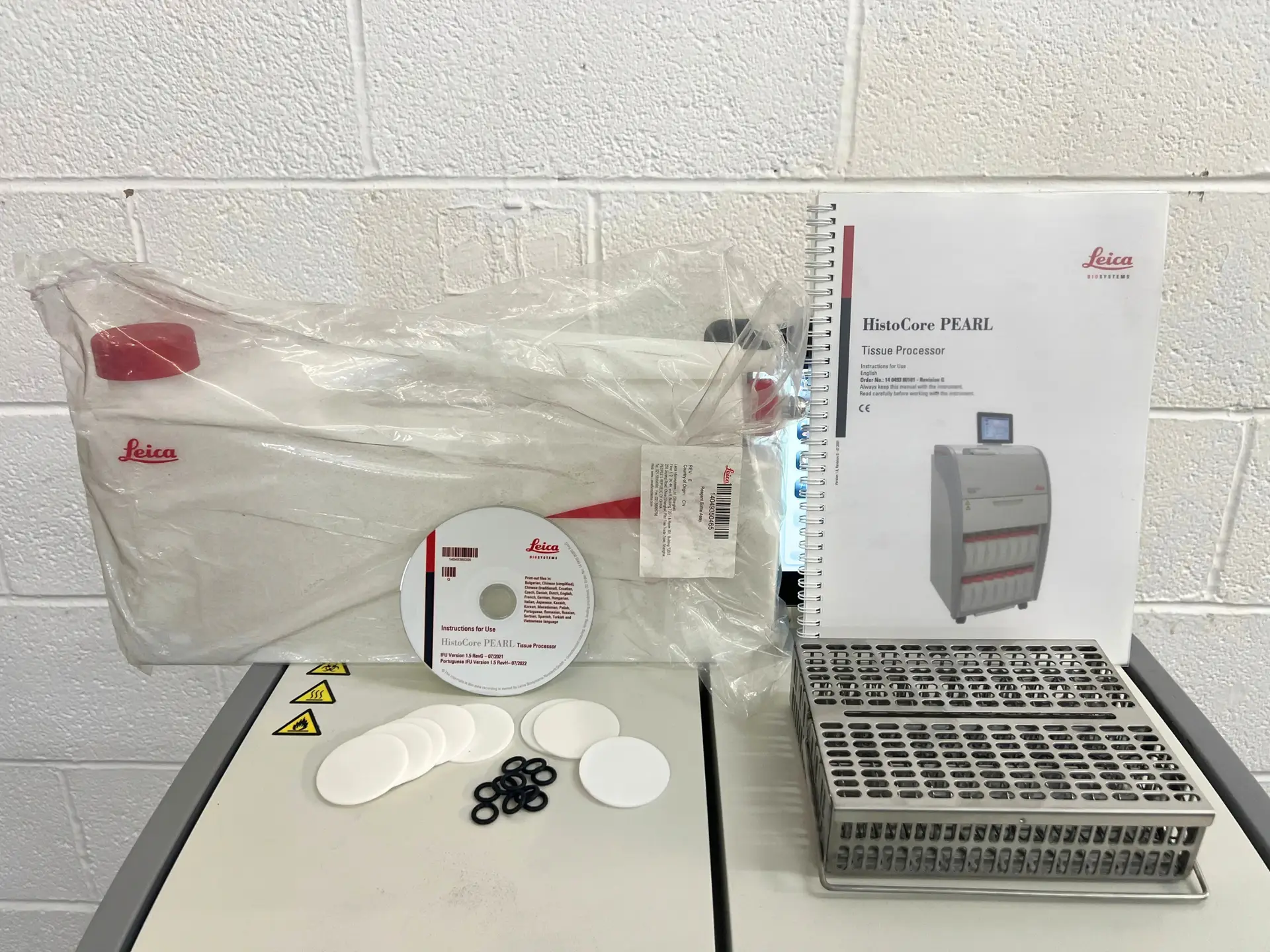 17 Leica HistoCore PEARL Tissue Processor