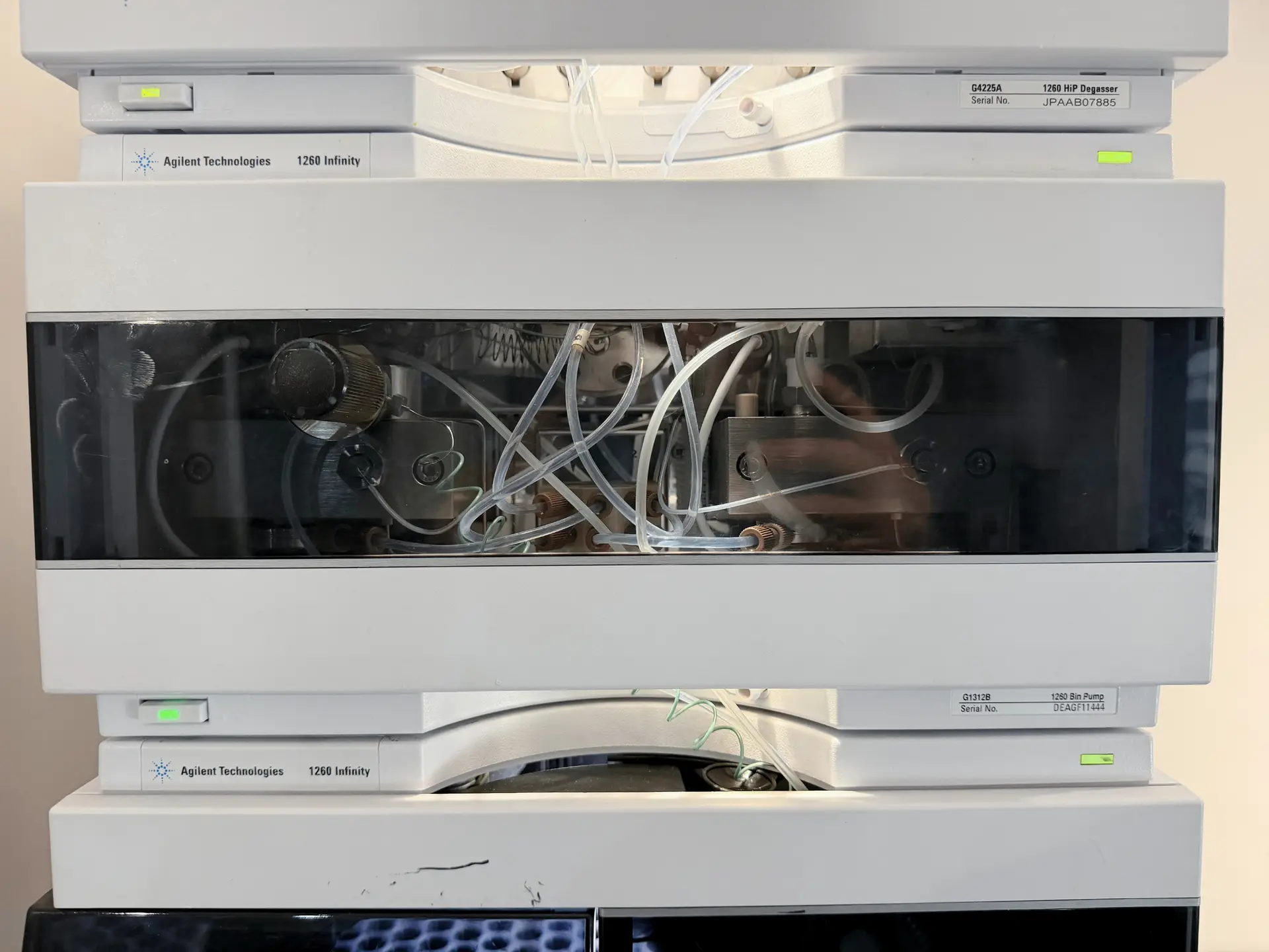 4 (2) Agilent 1260/90 HPLC System