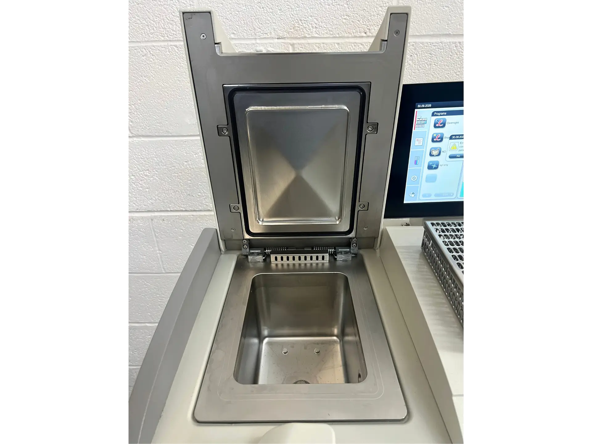 6 Leica HistoCore PEARL Tissue Processor