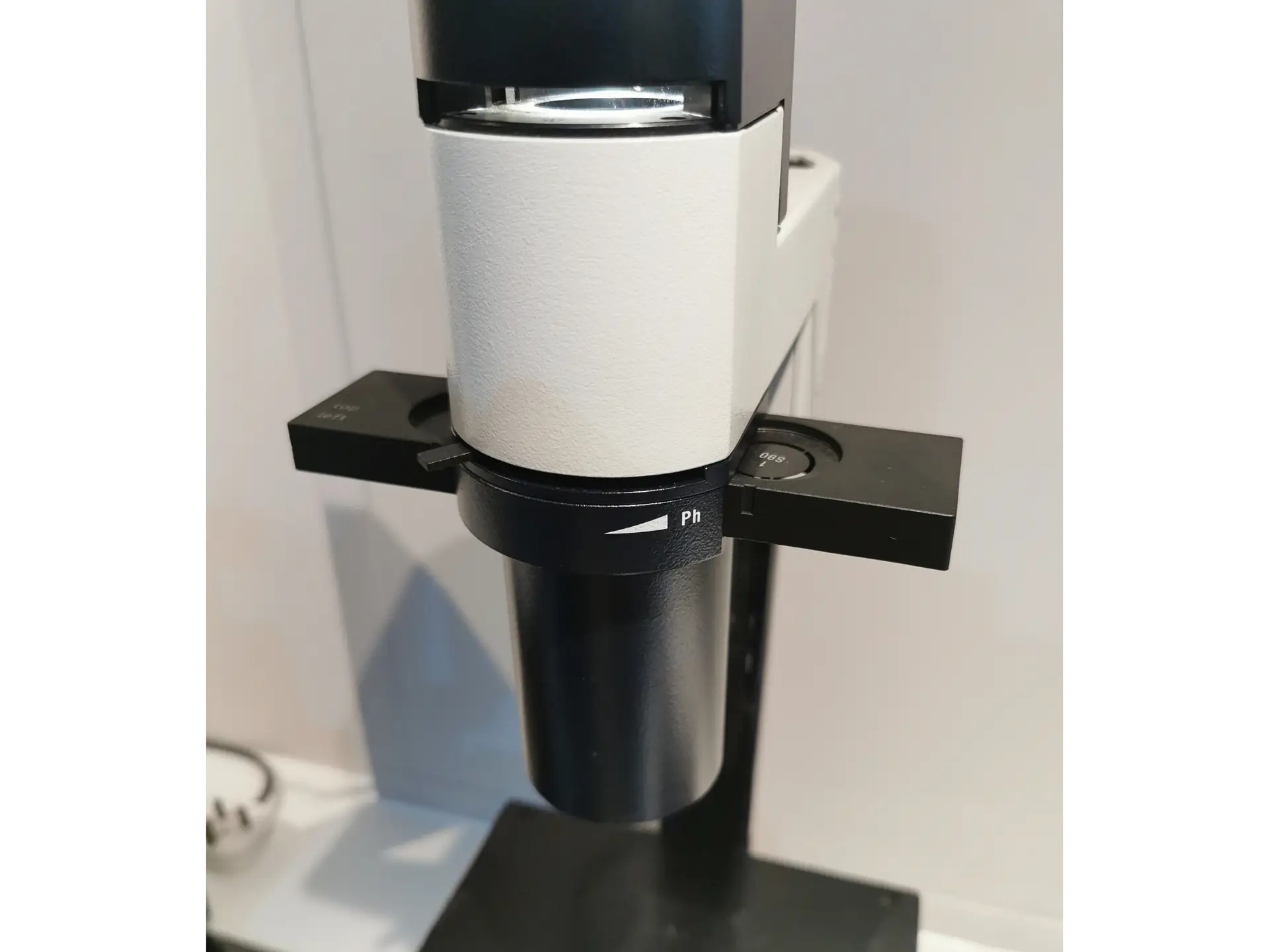 6 Leica DMIL Inverted Microscope
