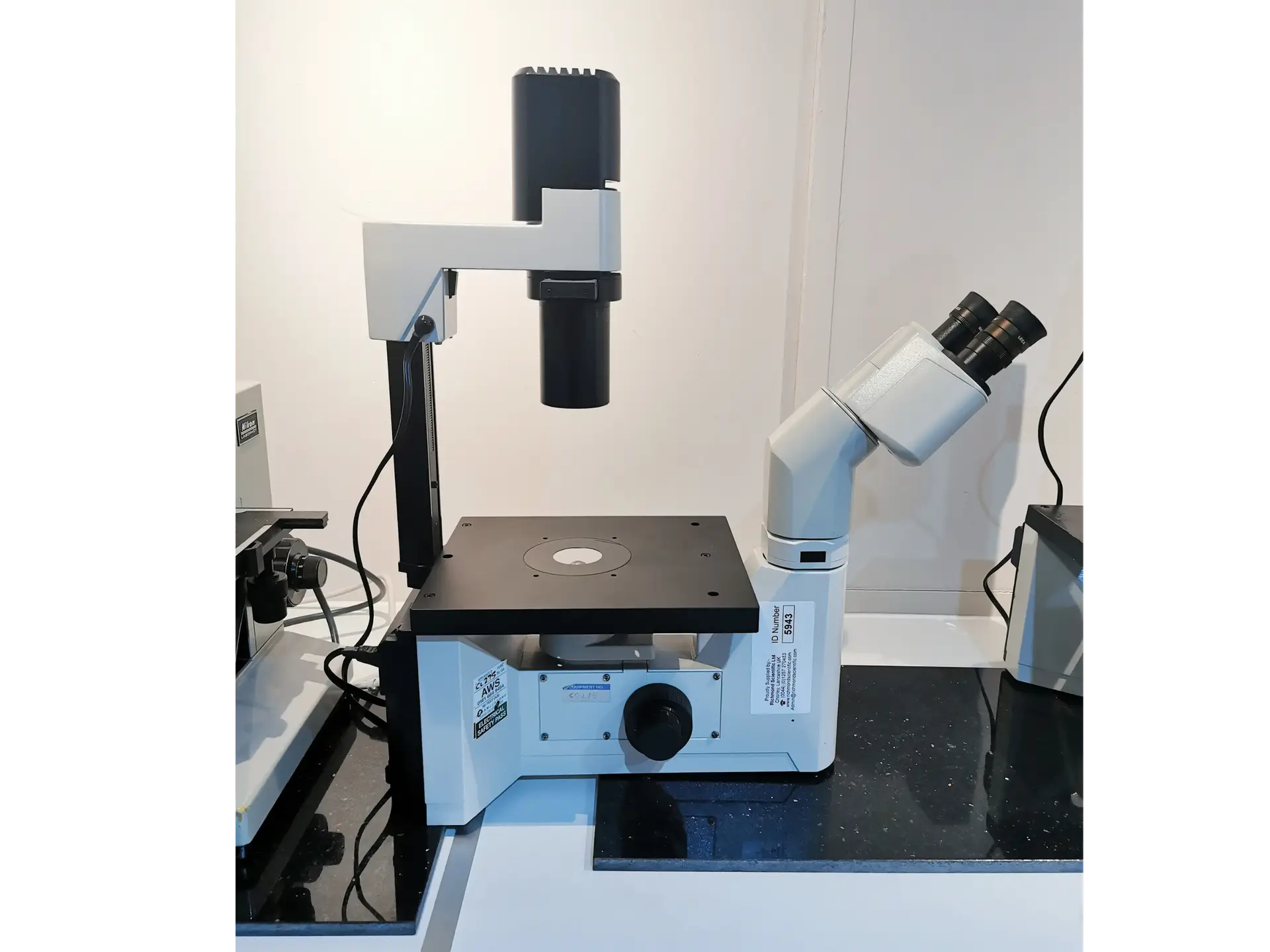 6 Leica DMIL Inverted Microscope