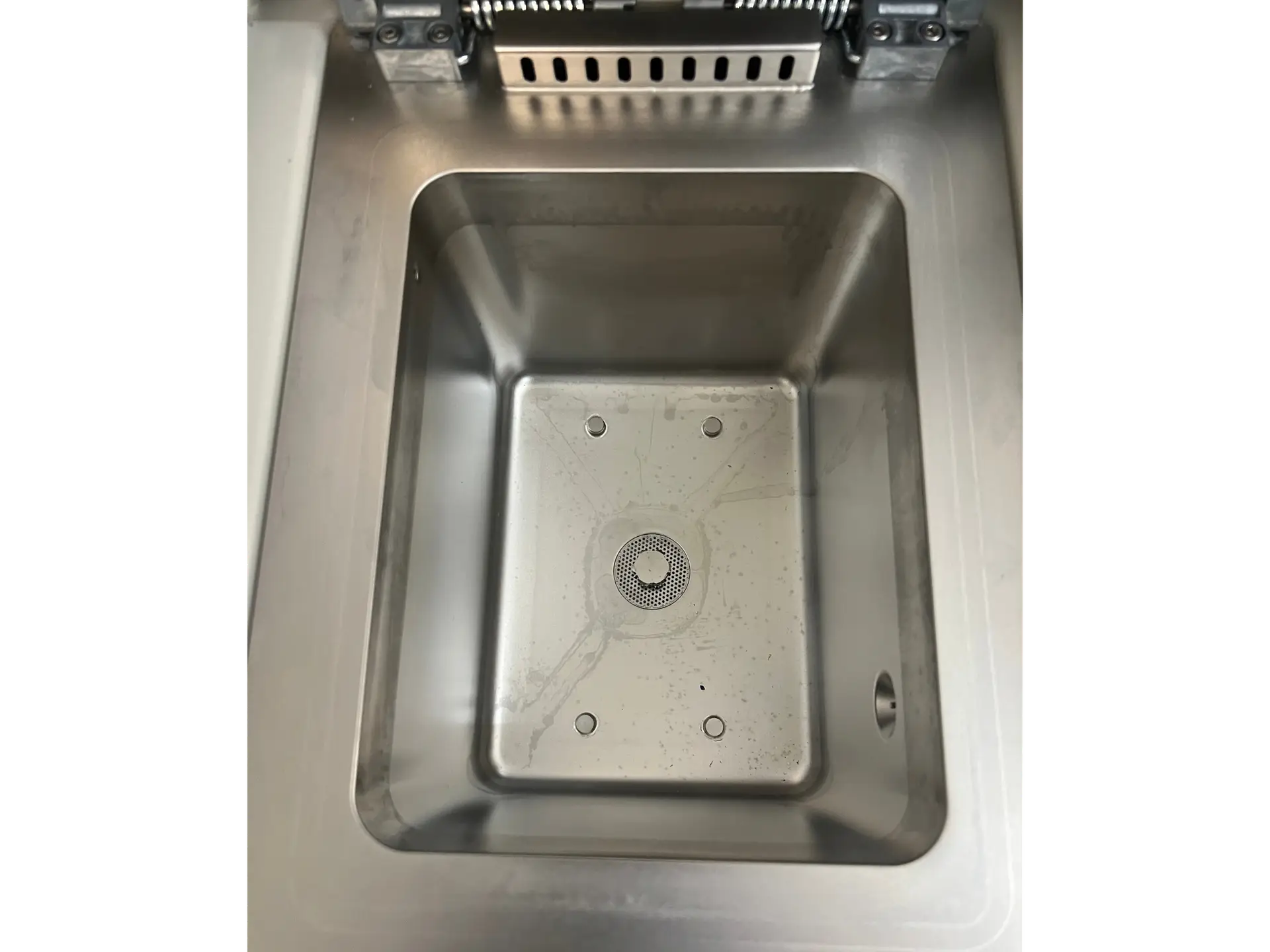 7 Leica HistoCore PEARL Tissue Processor