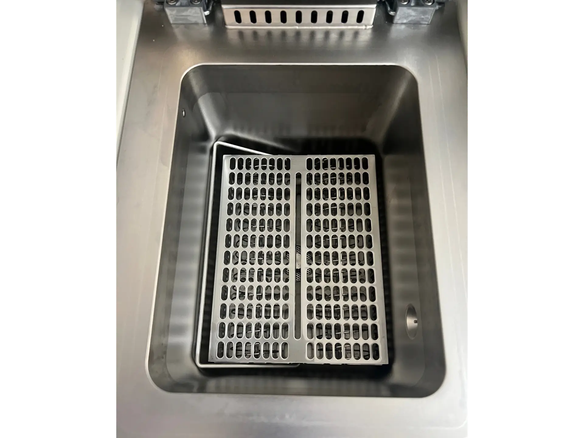 8 Leica HistoCore PEARL Tissue Processor