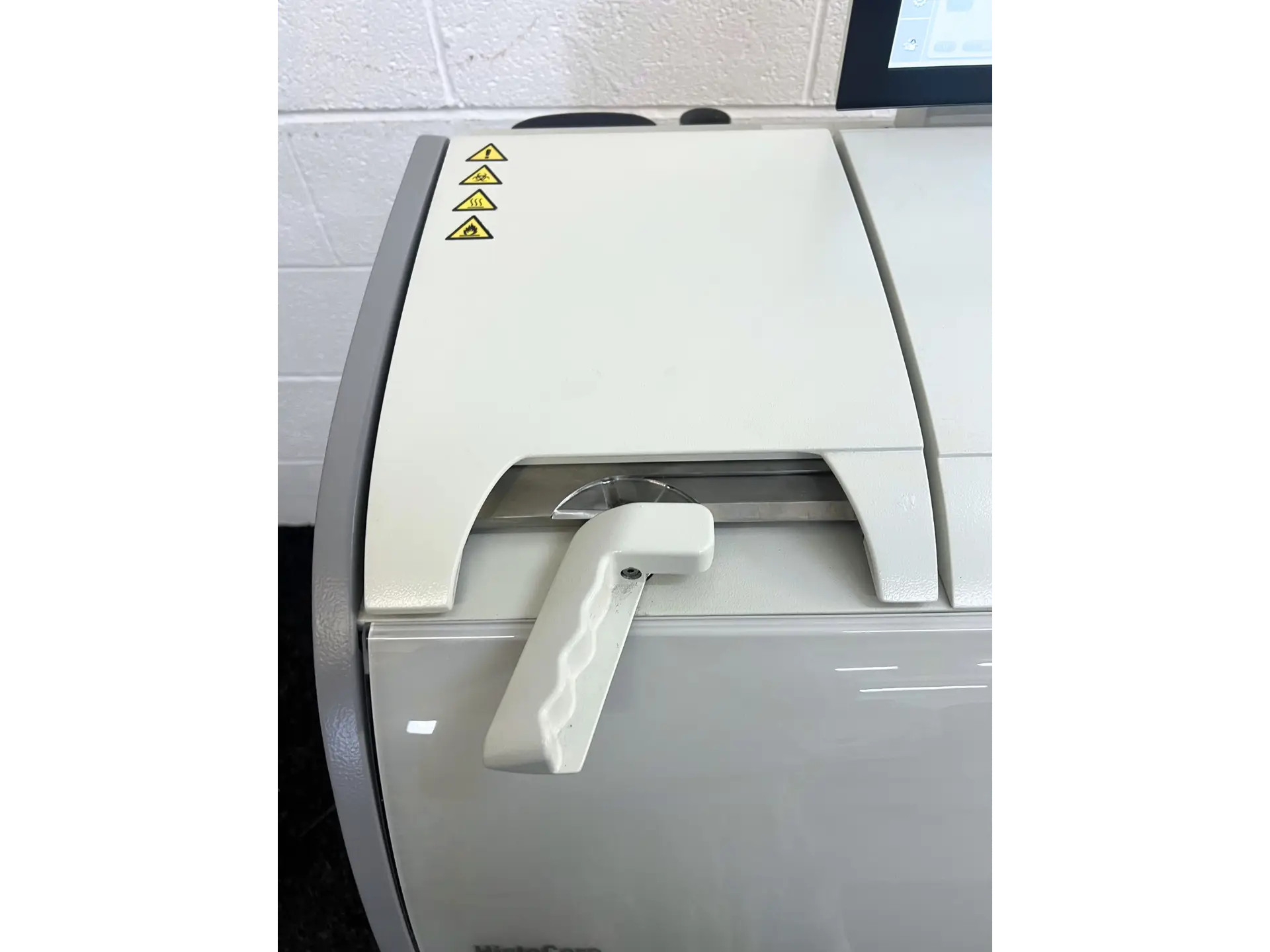 9 Leica HistoCore PEARL Tissue Processor