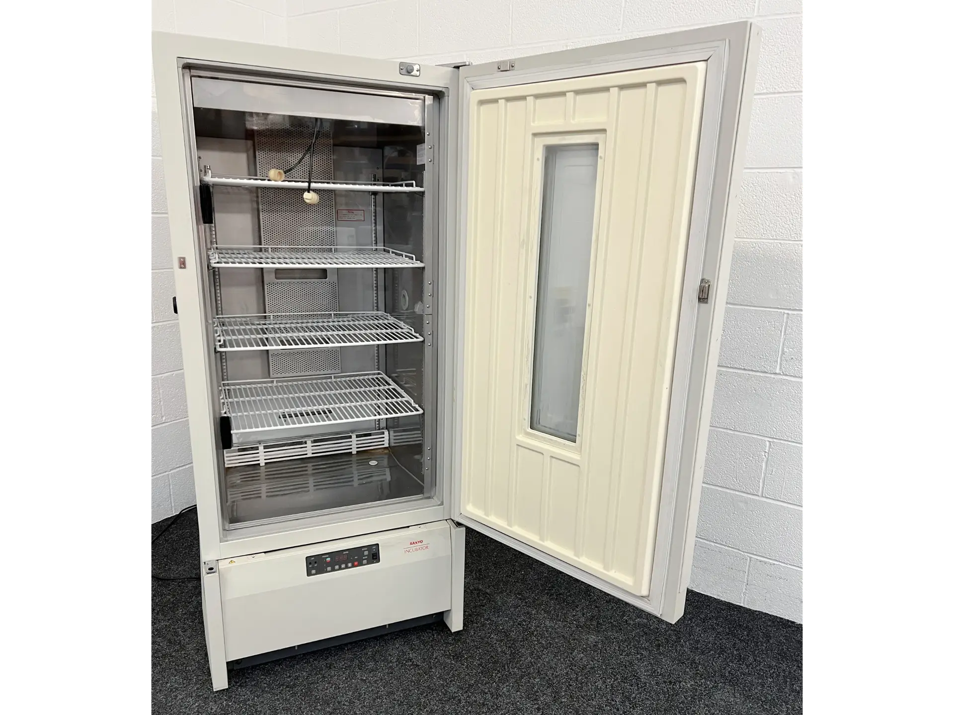 4 Sanyo MIR-553 Cooled Incubator