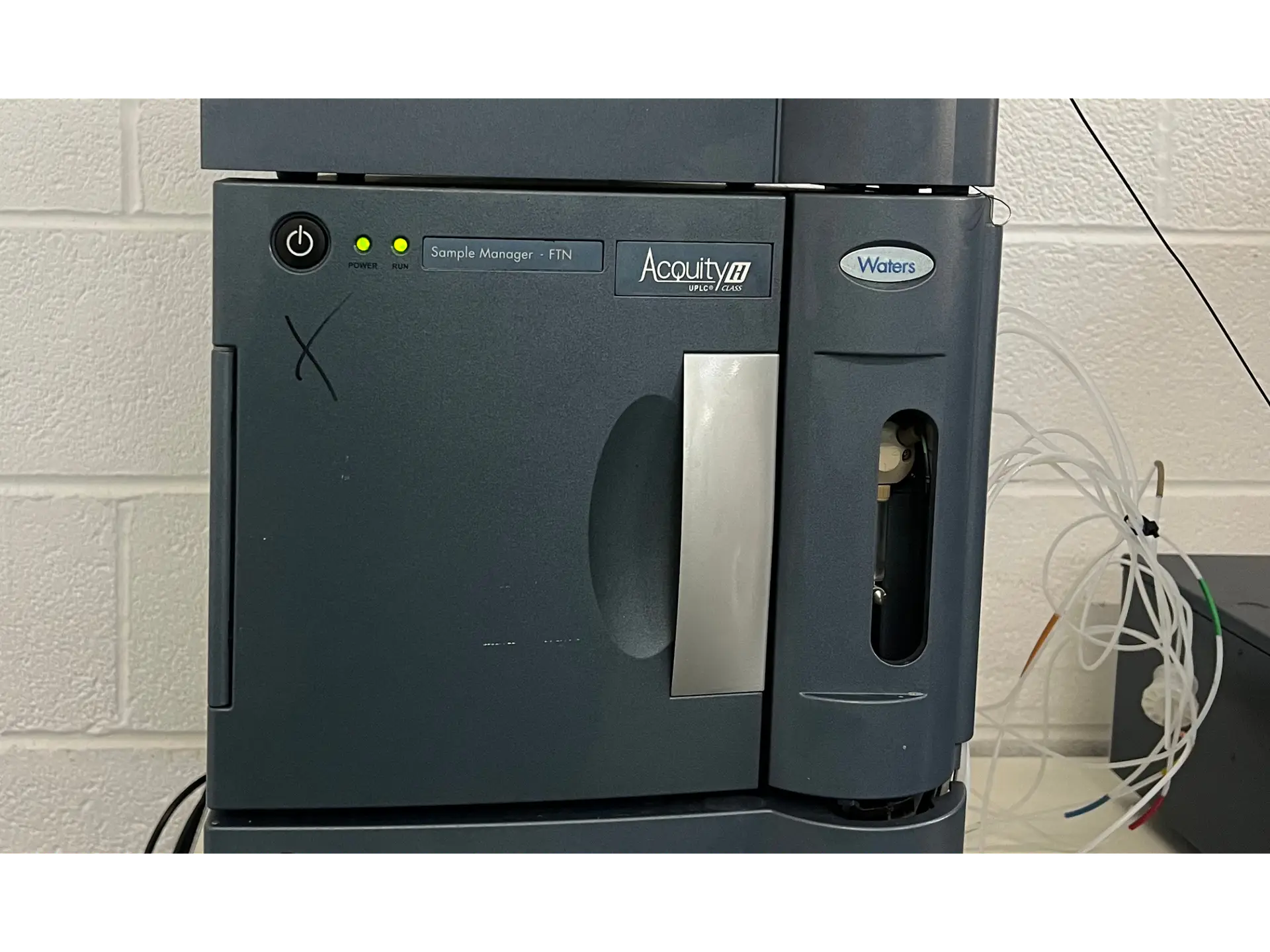 8 Waters Acquity UPLC Modules